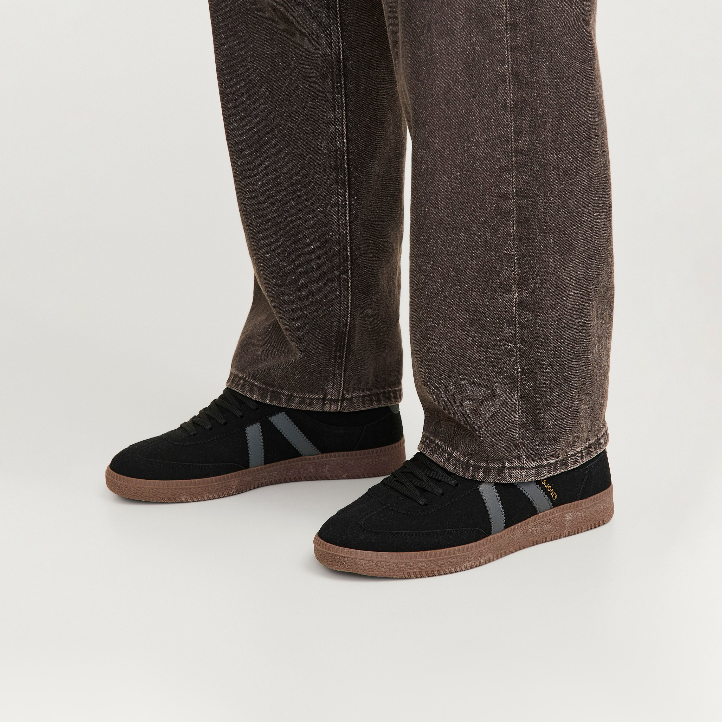 حذاء رياضي رجالي برباط منخفض من جاك اند جونز | 12271083-men-shoes-sneakers-image-7
