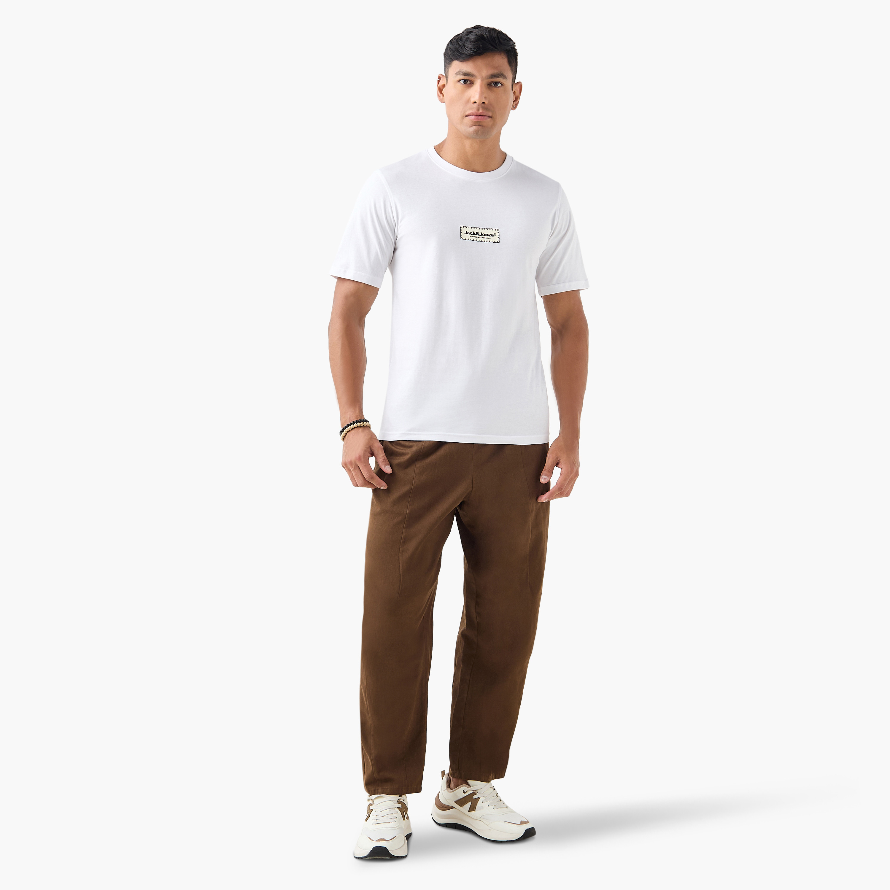 تي شيرت رجالي بأكمام قصيرة وياقة دائرية وشعار العلامة التجارية من جاك اند جونز-men-clothing-tshirtsandpolos-tshirts-image-12