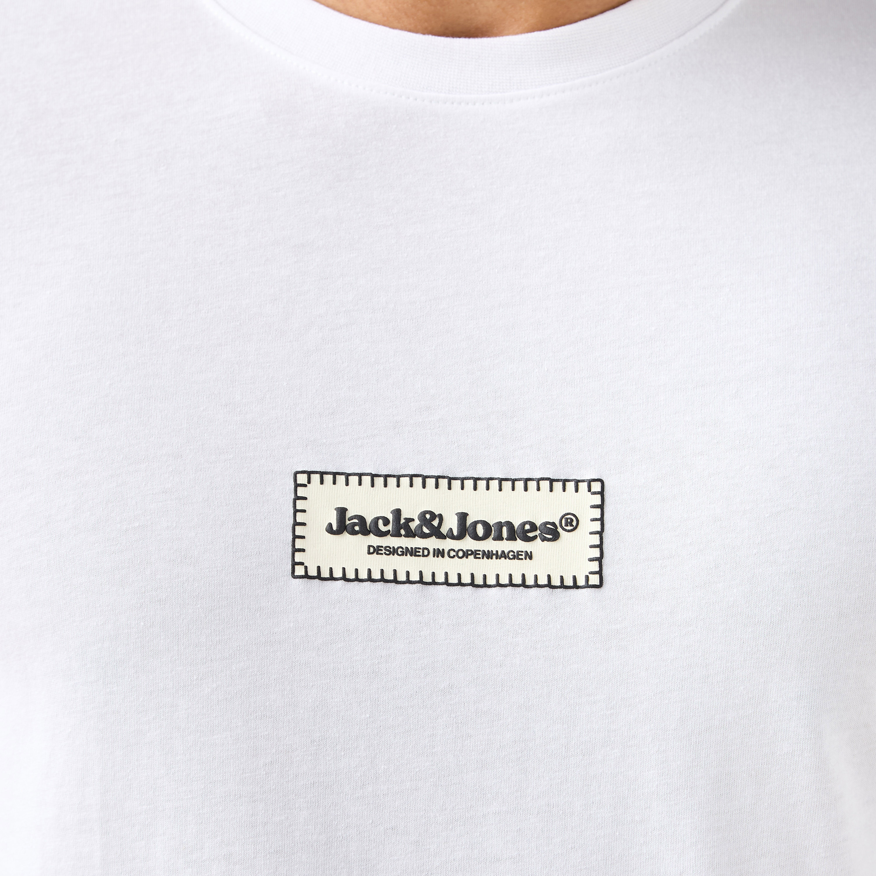 تي شيرت رجالي بأكمام قصيرة وياقة دائرية وشعار العلامة التجارية من جاك اند جونز-men-clothing-tshirtsandpolos-tshirts-image-15