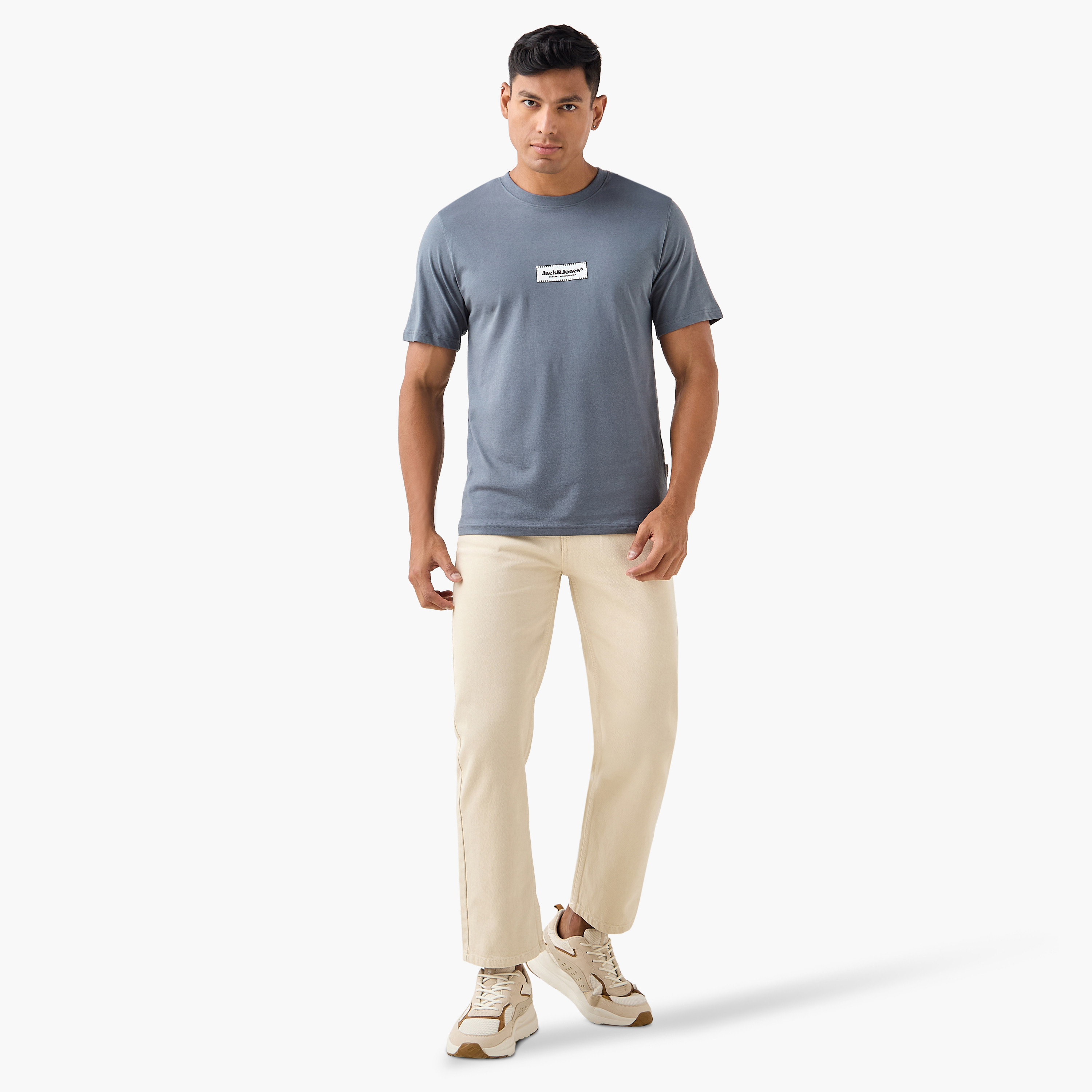 تي شيرت رجالي بأكمام قصيرة وياقة دائرية وشعار العلامة التجارية من جاك اند جونز-men-clothing-tshirtsandpolos-tshirts-image-7