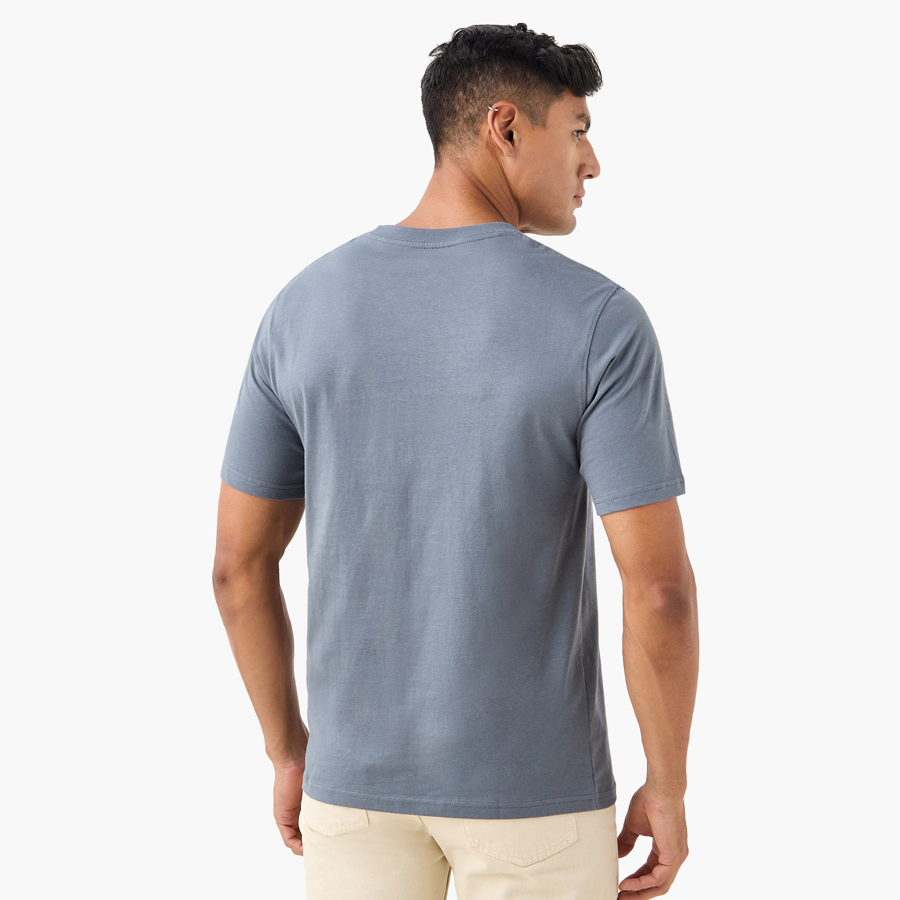 تي شيرت رجالي بأكمام قصيرة وياقة دائرية وشعار العلامة التجارية من جاك اند جونز-men-clothing-tshirtsandpolos-tshirts-image-8