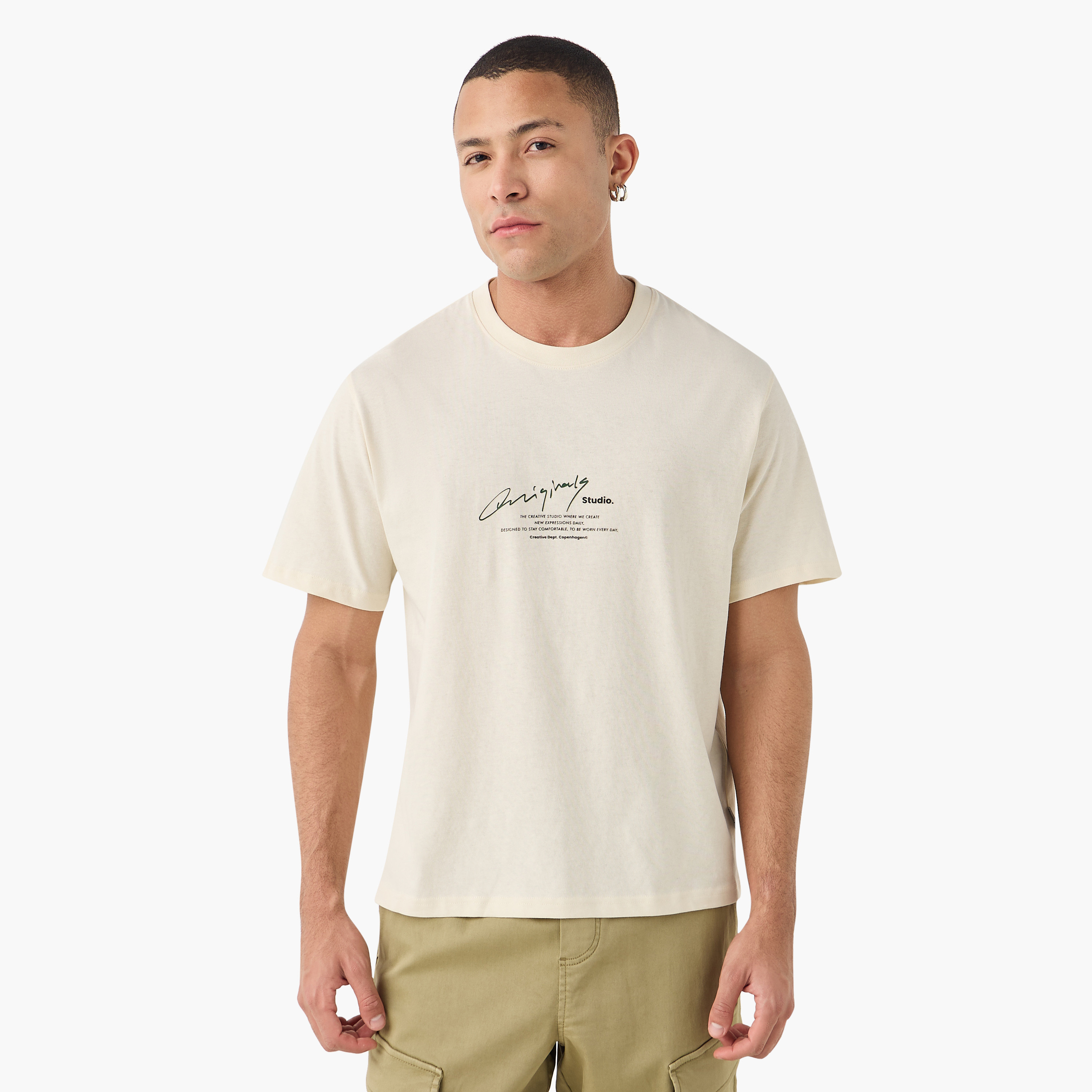 تي شيرت رجالي بأكمام قصيرة ورقبة دائرية وشعار من جاك اند جونز-men-clothing-tshirtsandpolos-tshirts-image-1
