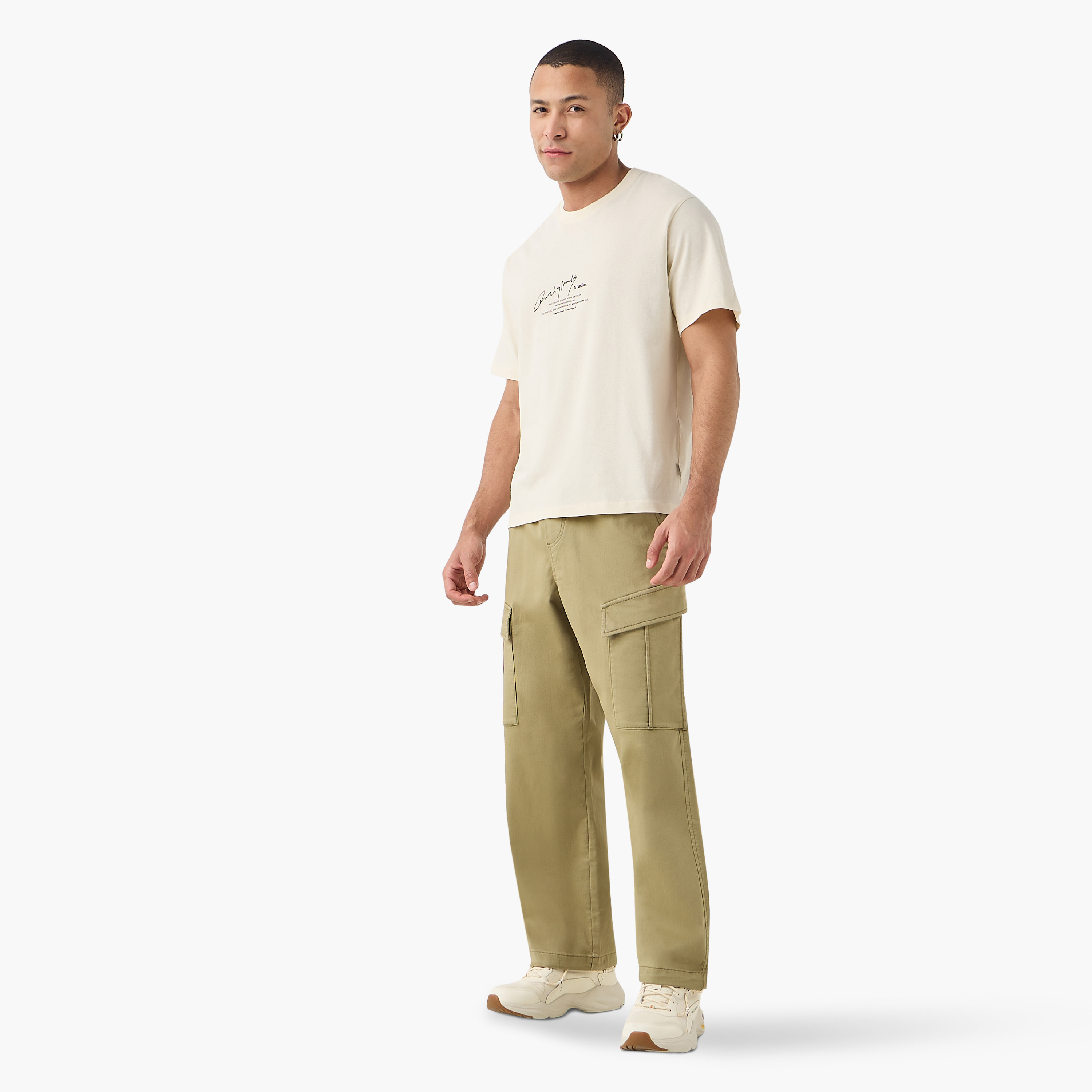 تي شيرت رجالي بأكمام قصيرة ورقبة دائرية وشعار من جاك اند جونز-men-clothing-tshirtsandpolos-tshirts-image-2
