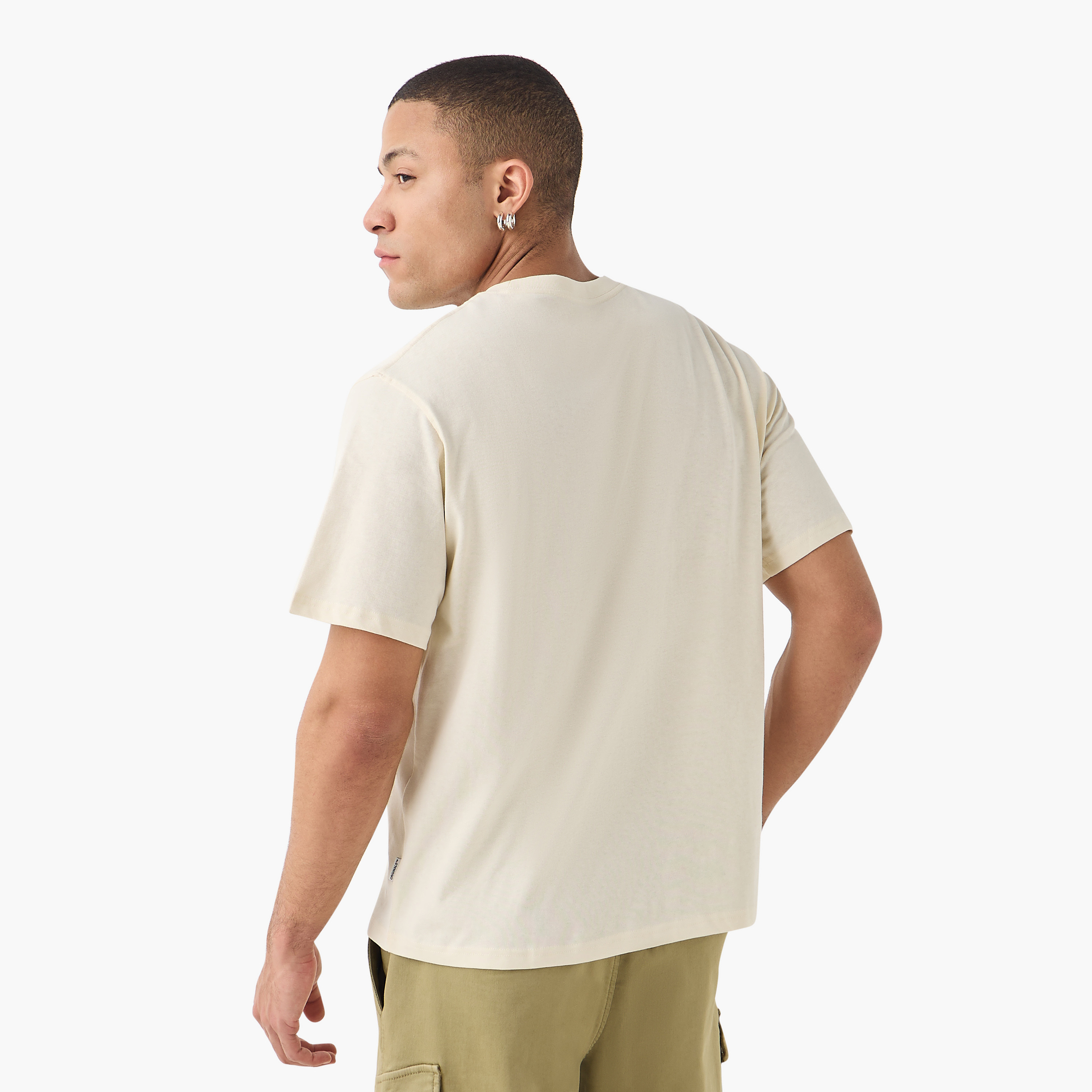 تي شيرت رجالي بأكمام قصيرة ورقبة دائرية وشعار من جاك اند جونز-men-clothing-tshirtsandpolos-tshirts-image-3
