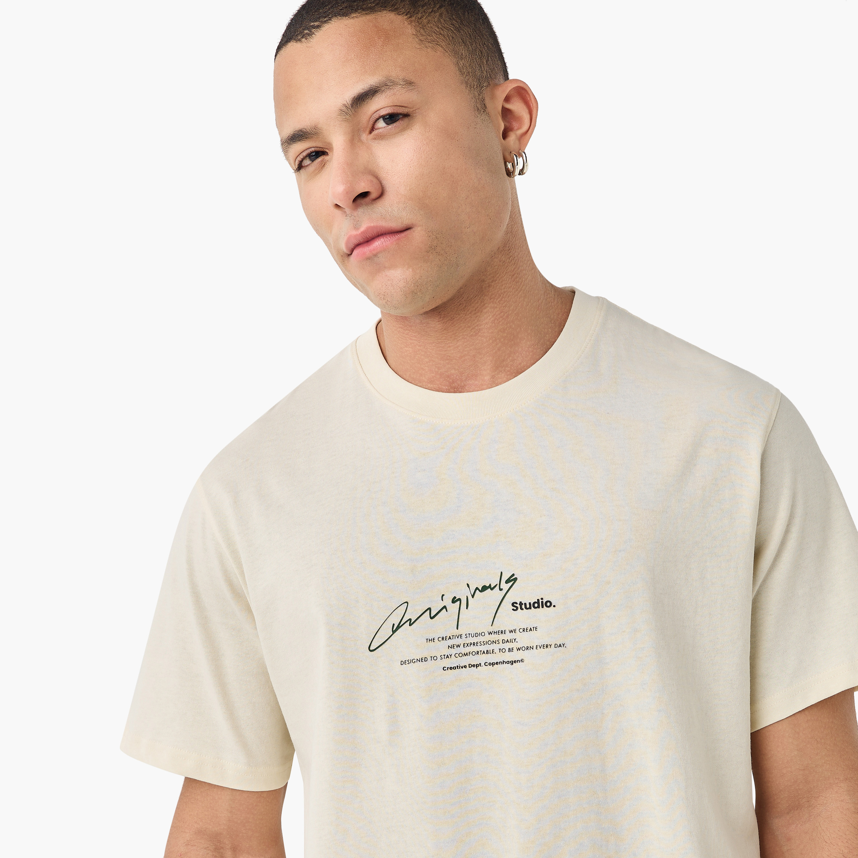 تي شيرت رجالي بأكمام قصيرة ورقبة دائرية وشعار من جاك اند جونز-men-clothing-tshirtsandpolos-tshirts-image-4
