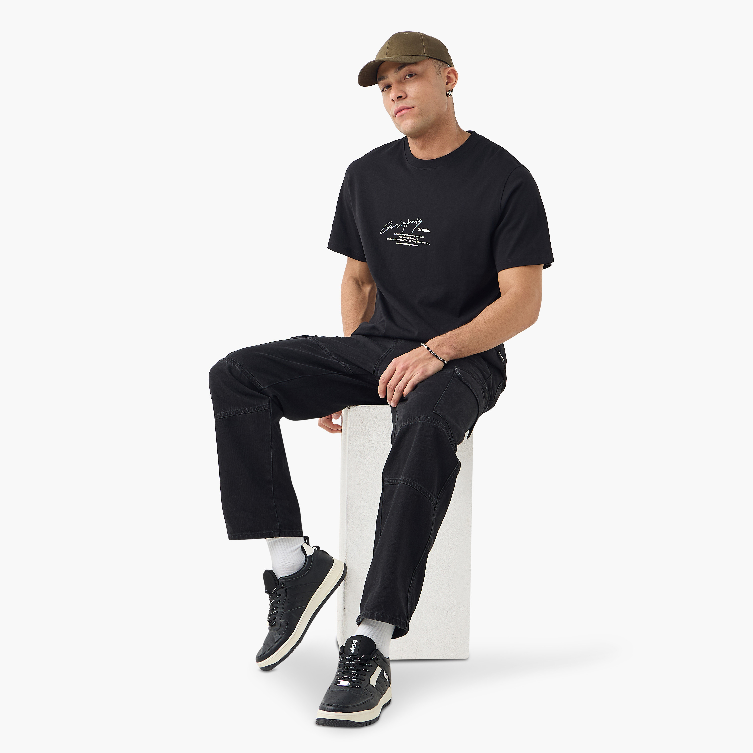 تي شيرت رجالي بأكمام قصيرة ورقبة دائرية وشعار من جاك اند جونز-men-clothing-tshirtsandpolos-tshirts-image-7