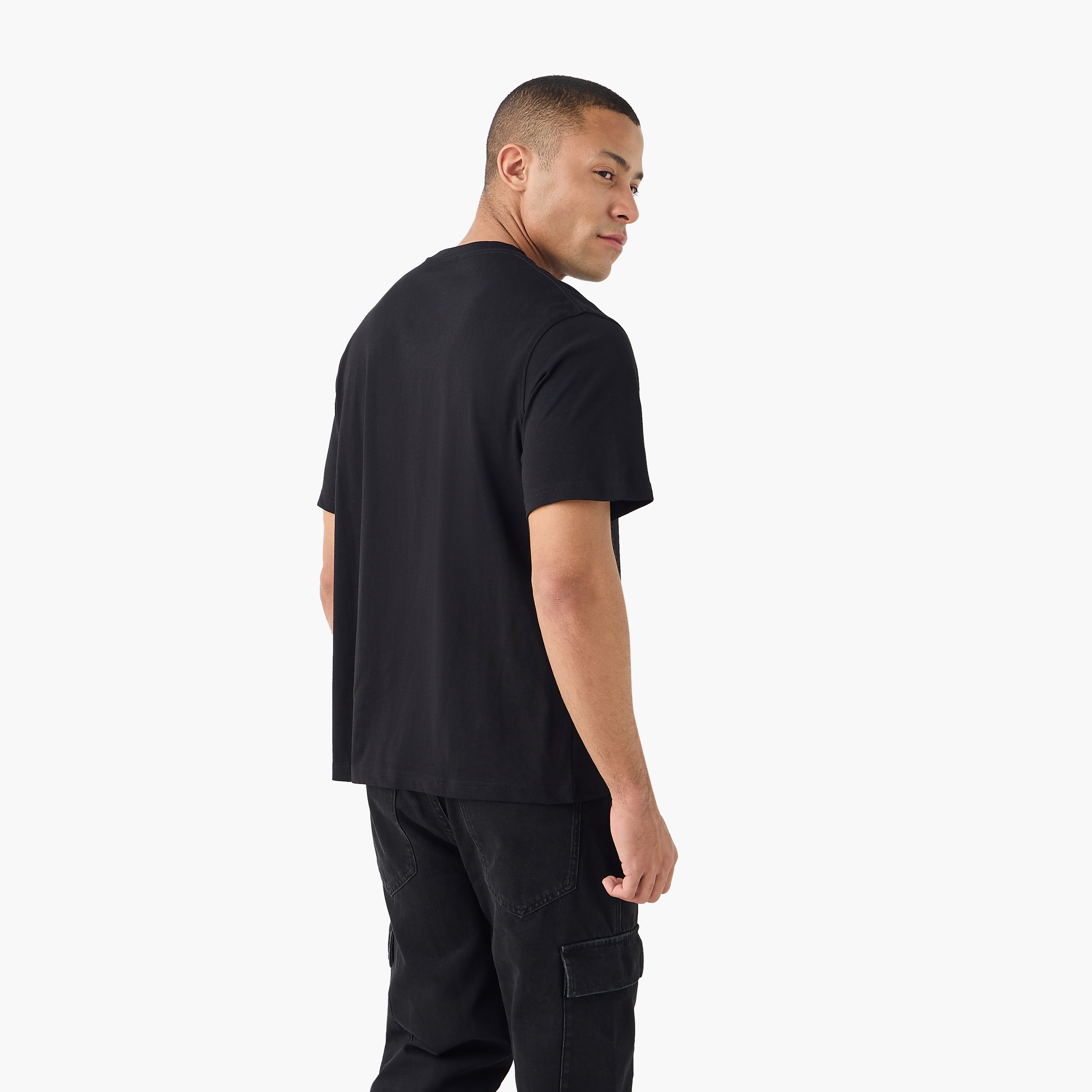 تي شيرت رجالي بأكمام قصيرة ورقبة دائرية وشعار من جاك اند جونز-men-clothing-tshirtsandpolos-tshirts-image-8
