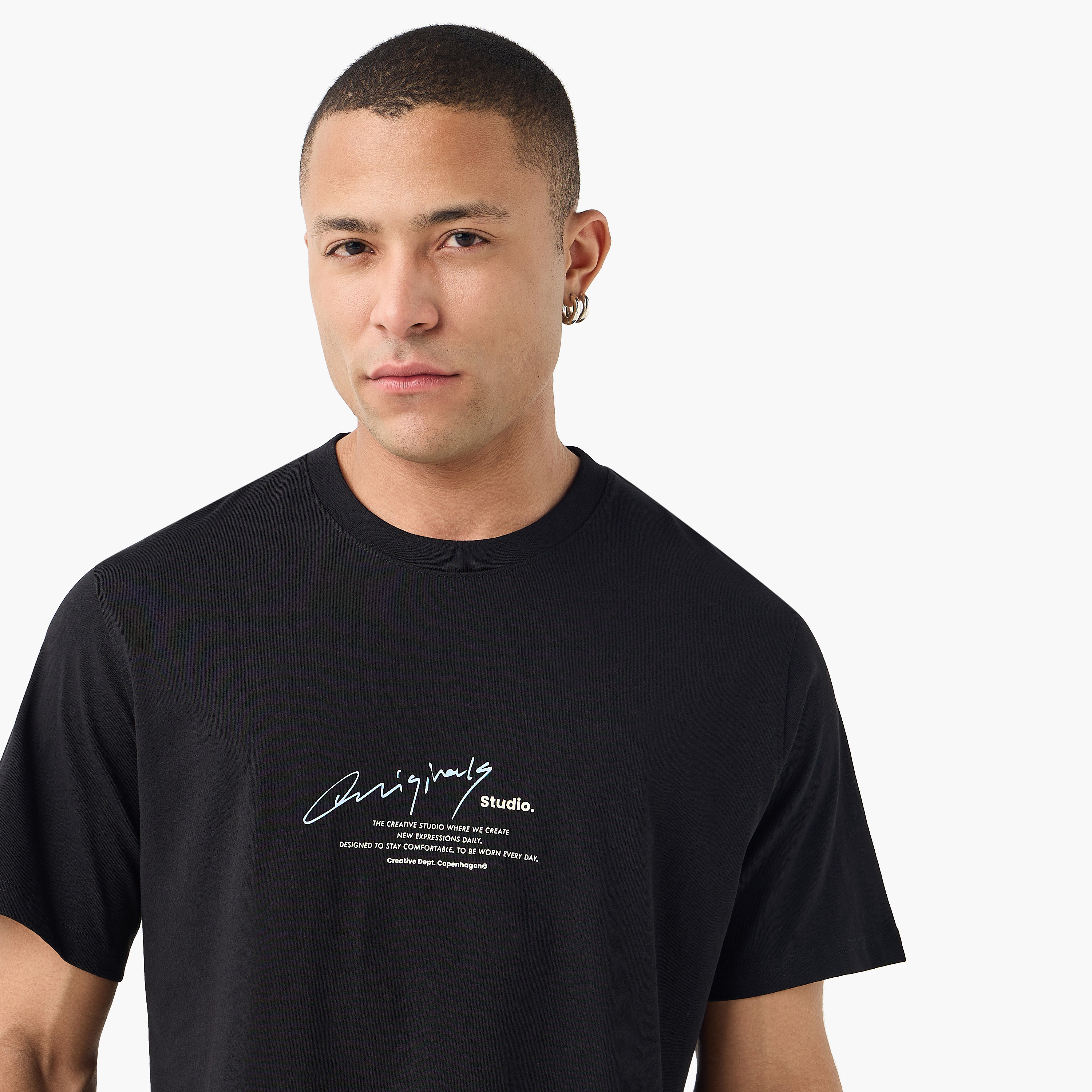 تي شيرت رجالي بأكمام قصيرة ورقبة دائرية وشعار من جاك اند جونز-men-clothing-tshirtsandpolos-tshirts-image-9