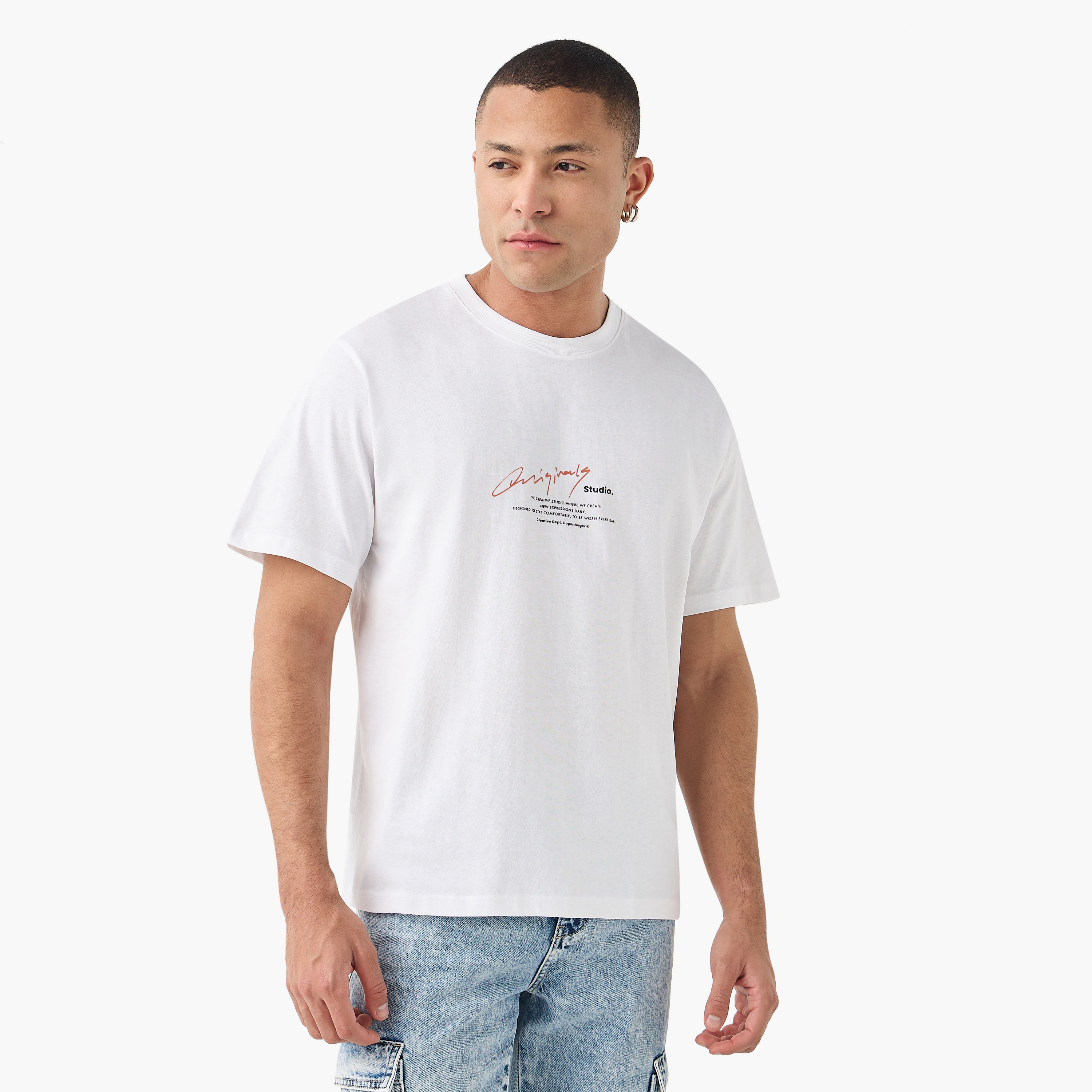 تي شيرت رجالي بأكمام قصيرة ورقبة دائرية وشعار من جاك اند جونز-men-clothing-tshirtsandpolos-tshirts-image-11