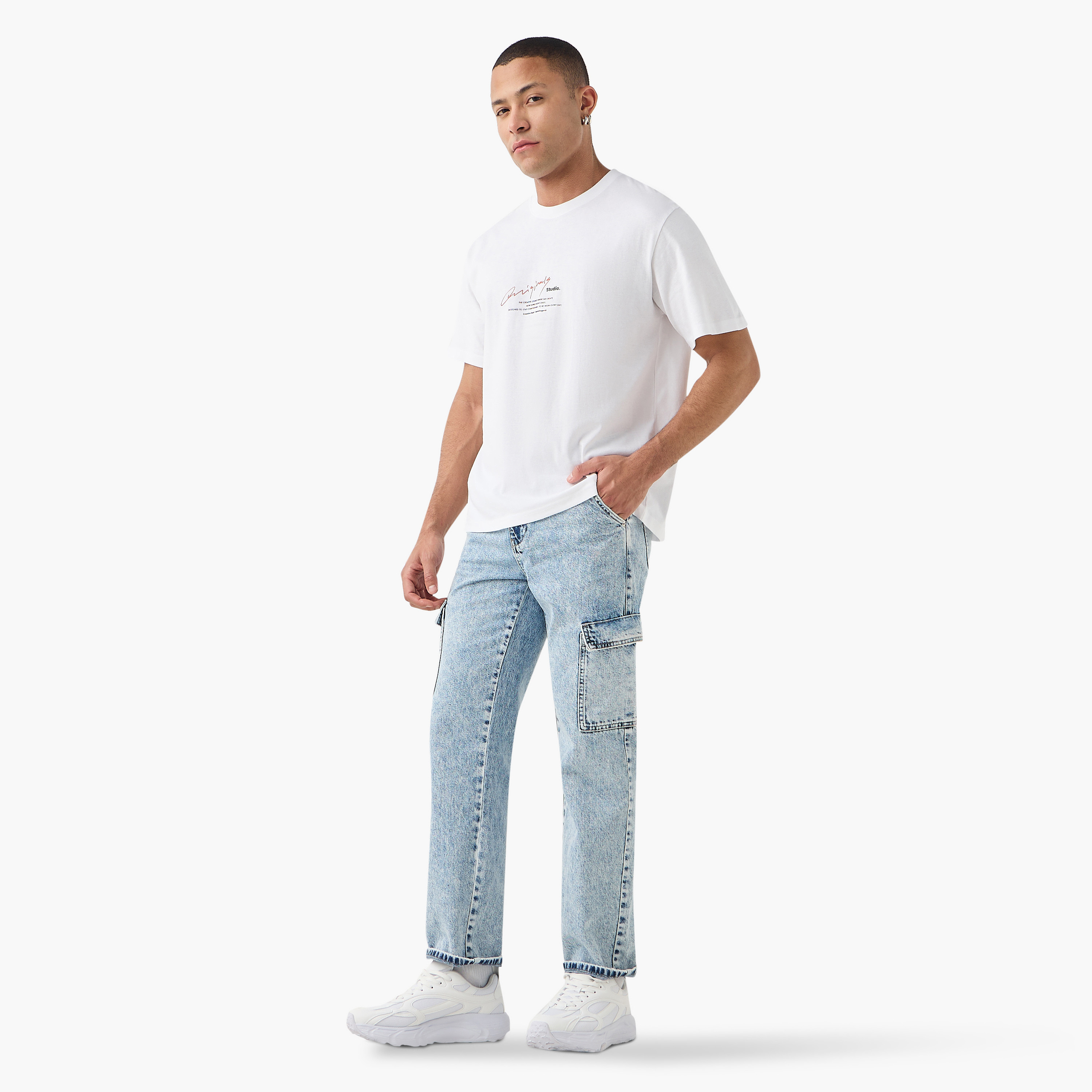 تي شيرت رجالي بأكمام قصيرة ورقبة دائرية وشعار من جاك اند جونز-men-clothing-tshirtsandpolos-tshirts-image-12
