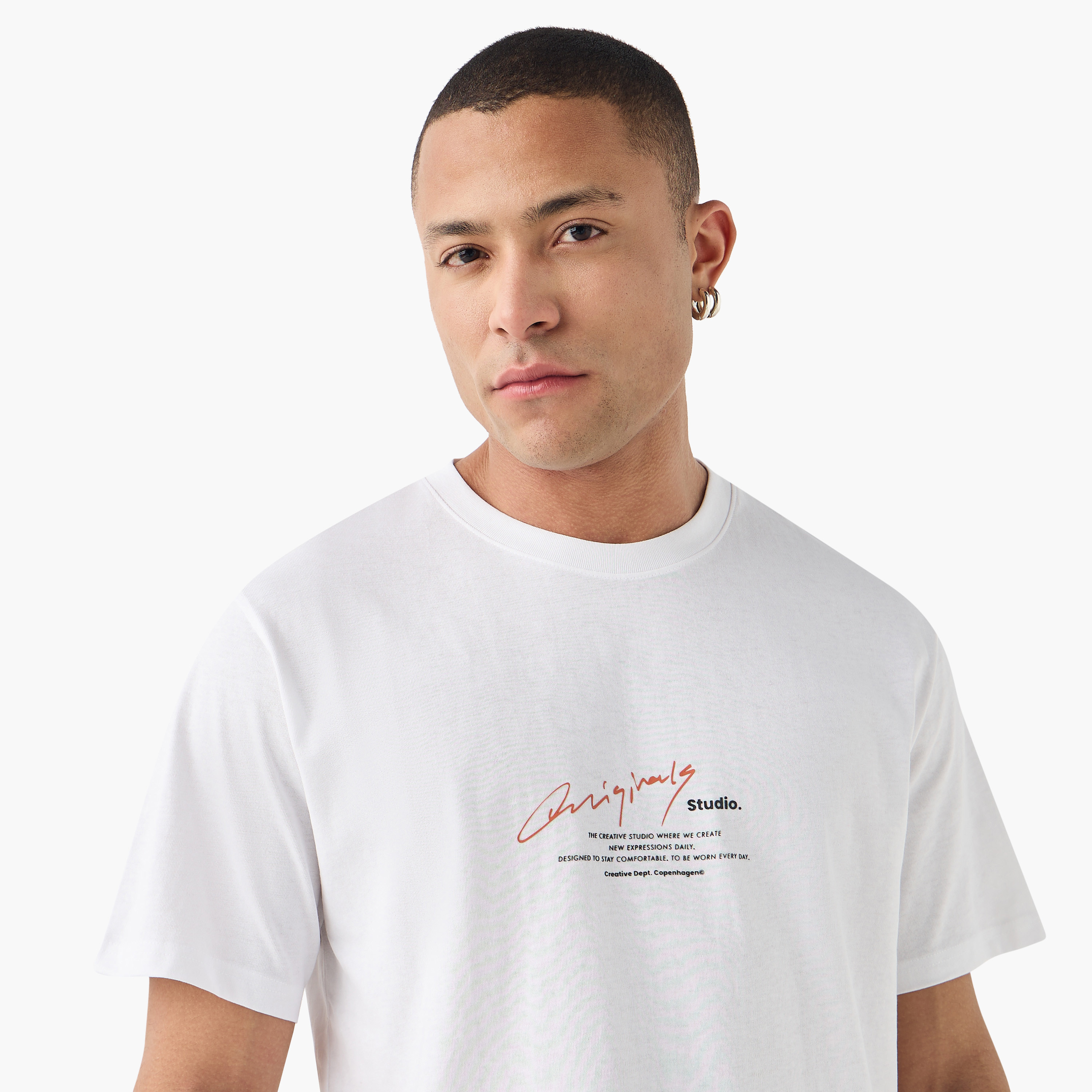تي شيرت رجالي بأكمام قصيرة ورقبة دائرية وشعار من جاك اند جونز-men-clothing-tshirtsandpolos-tshirts-image-14
