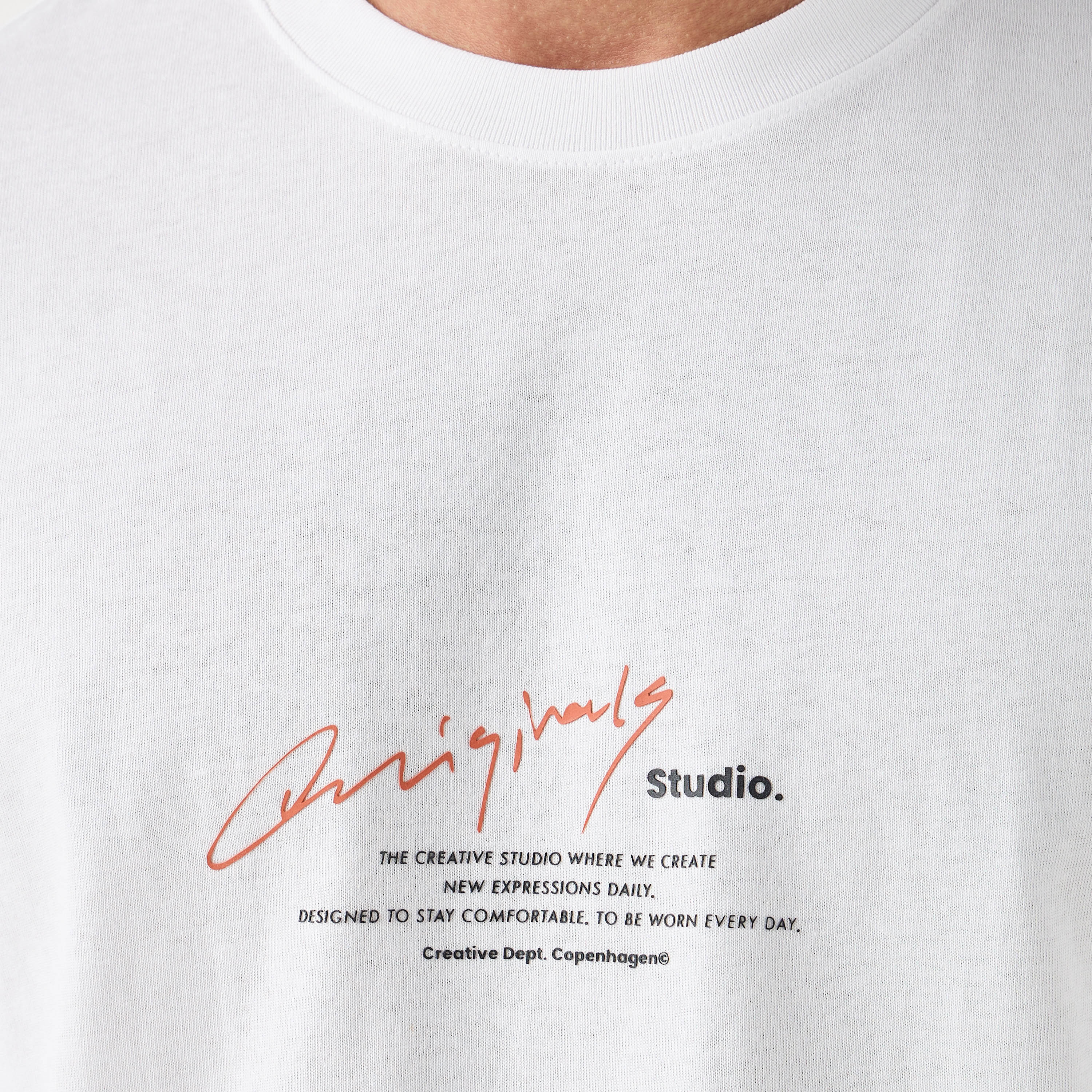 تي شيرت رجالي بأكمام قصيرة ورقبة دائرية وشعار من جاك اند جونز-men-clothing-tshirtsandpolos-tshirts-image-15