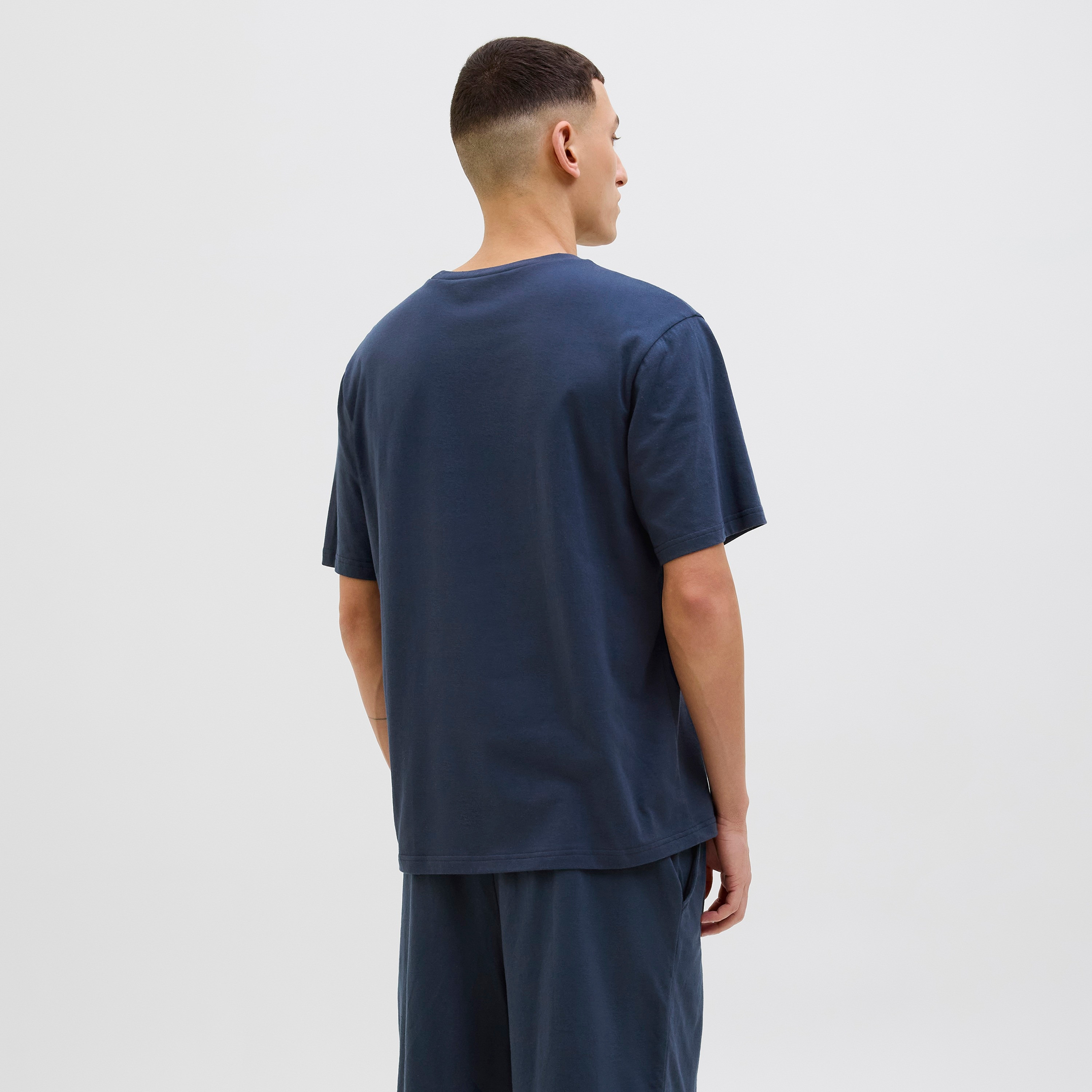 قمصان وشورت رجالي بأكمام قصيرة بياقة دائرية من جاك & جونز-men-clothing-nightwear-sets-image-22