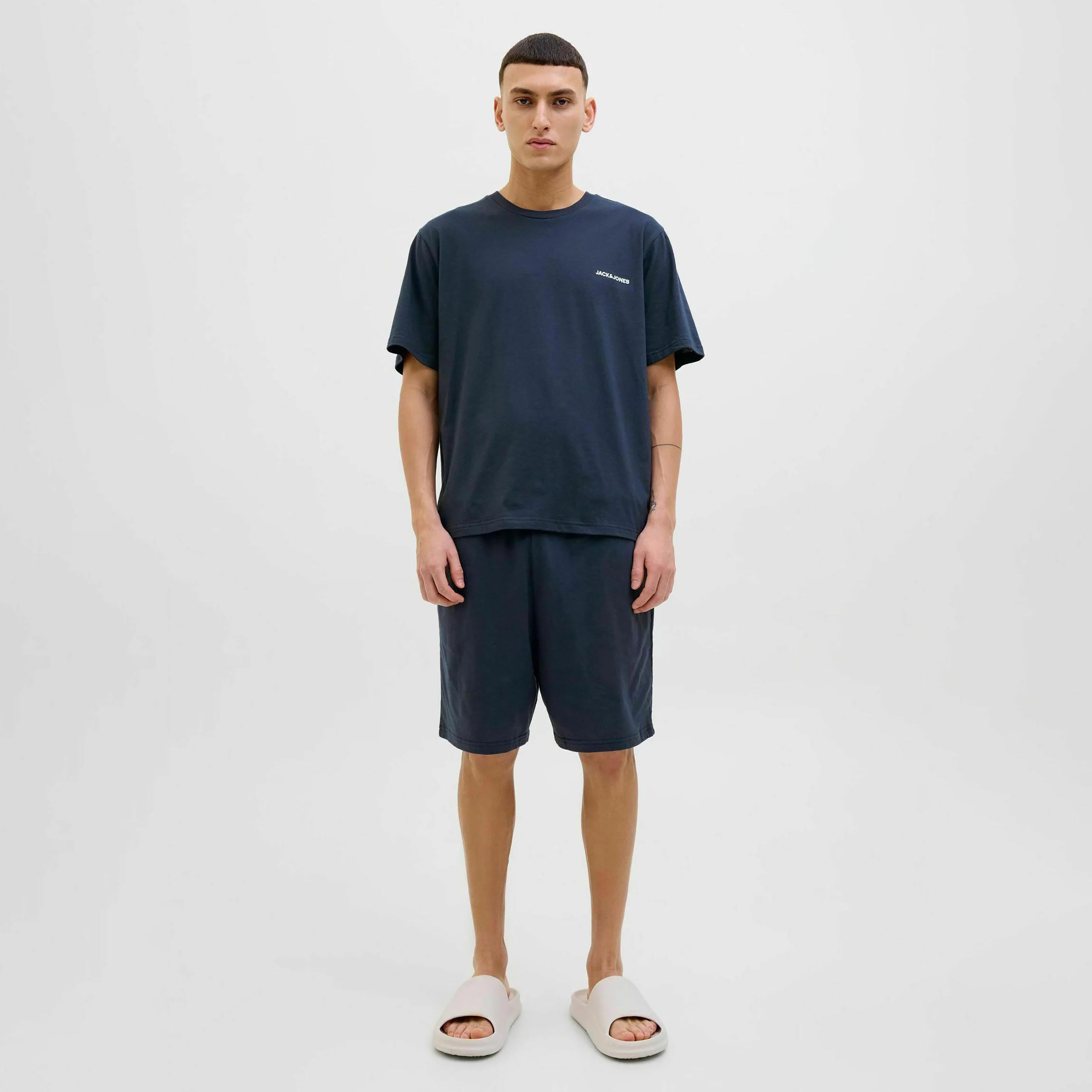 قمصان وشورت رجالي بأكمام قصيرة بياقة دائرية من جاك & جونز-men-clothing-nightwear-sets-image-42