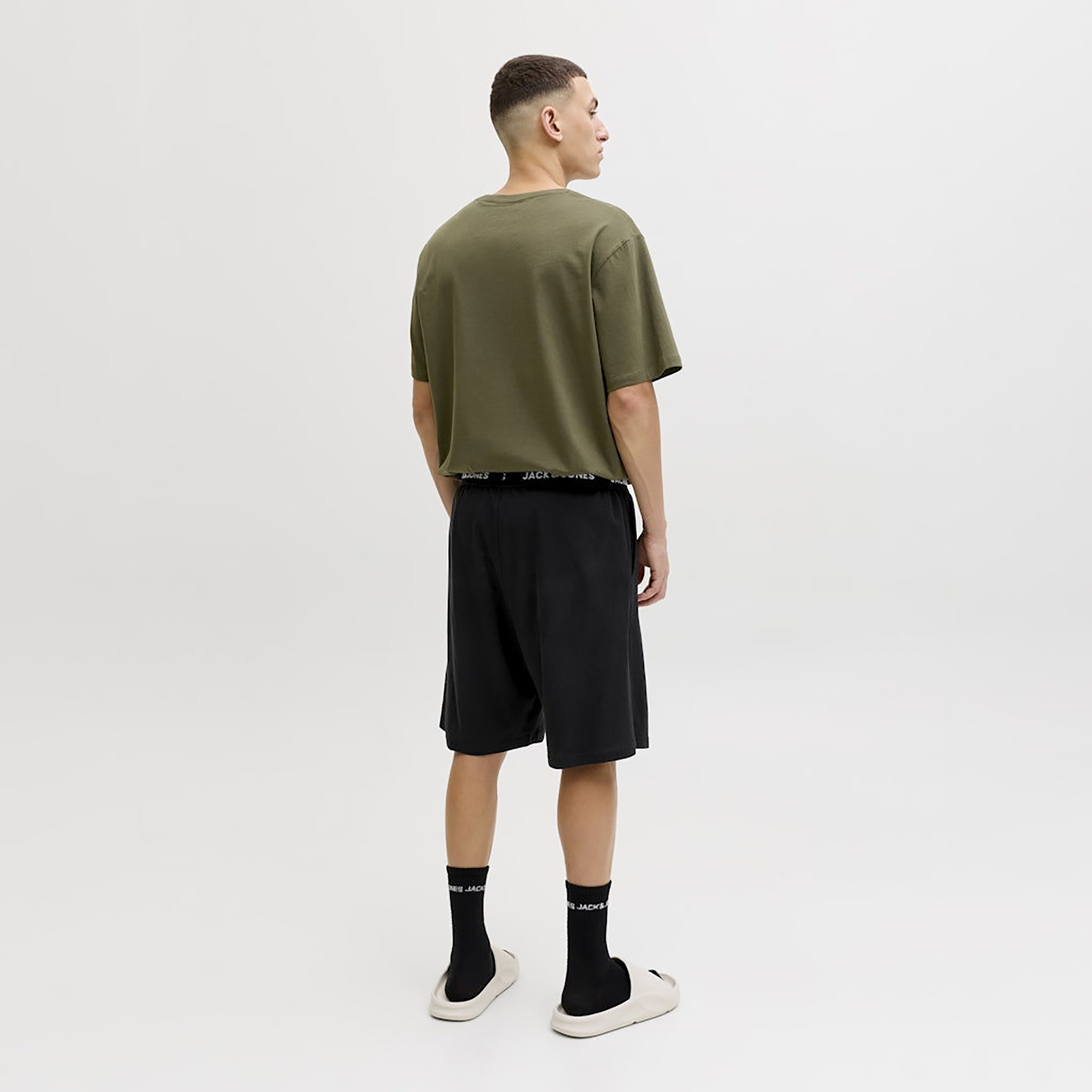 قمصان وشورت رجالي بأكمام قصيرة بياقة دائرية من جاك & جونز-men-clothing-nightwear-sets-image-31