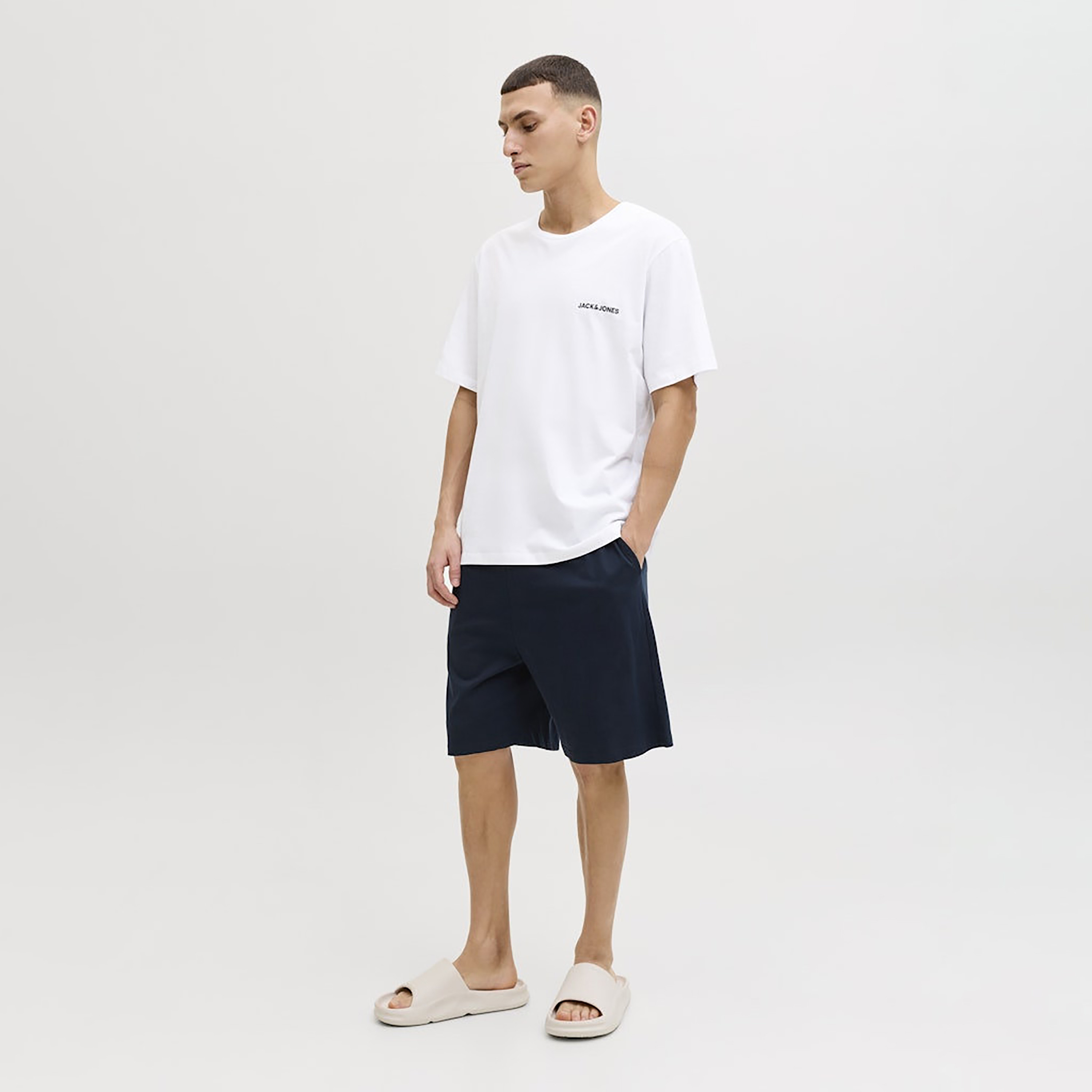 قمصان وشورت رجالي بأكمام قصيرة بياقة دائرية من جاك & جونز-men-clothing-nightwear-sets-image-35