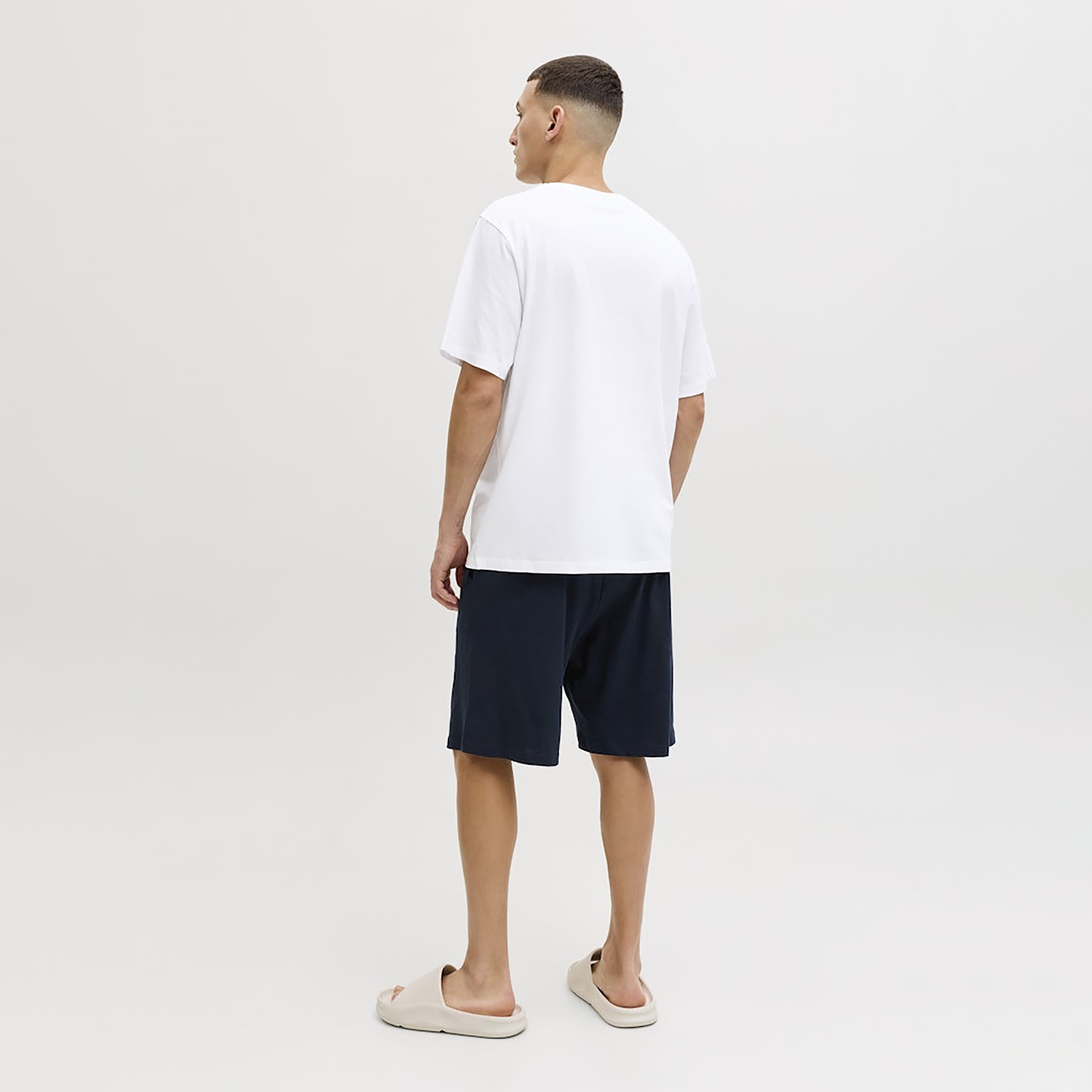 قمصان وشورت رجالي بأكمام قصيرة بياقة دائرية من جاك & جونز-men-clothing-nightwear-sets-image-37