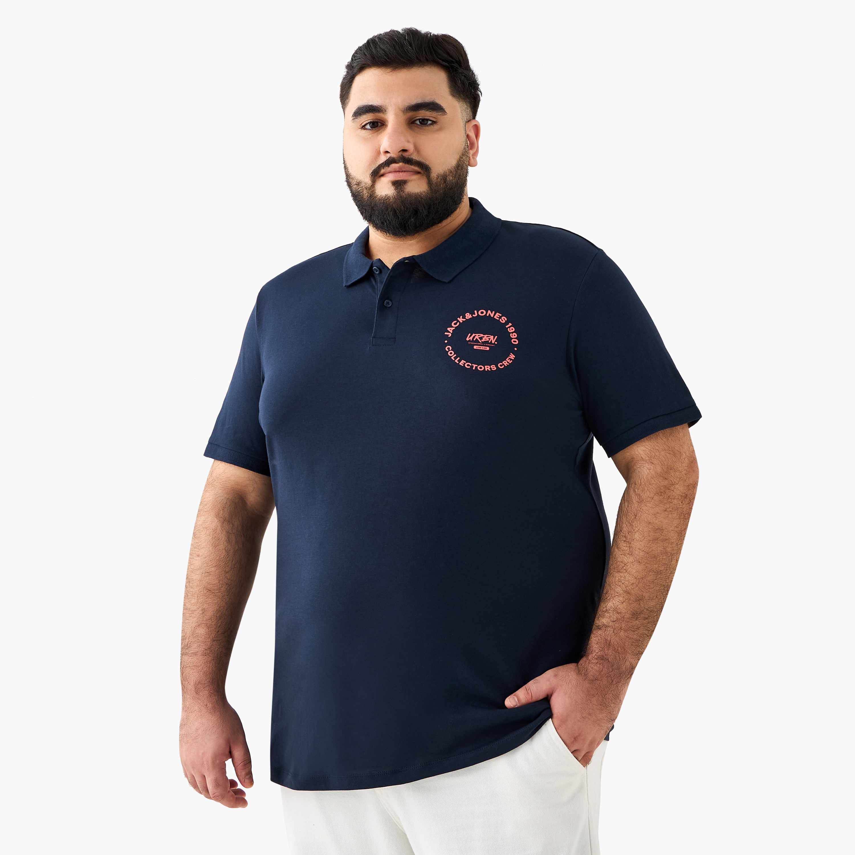 تي شيرت بولو رجالي بأكمام قصيرة وياقة وطبعة شعار مقاس كبير من جاك آند جونز-men-clothing-tshirtsandpolos-polos-image-11