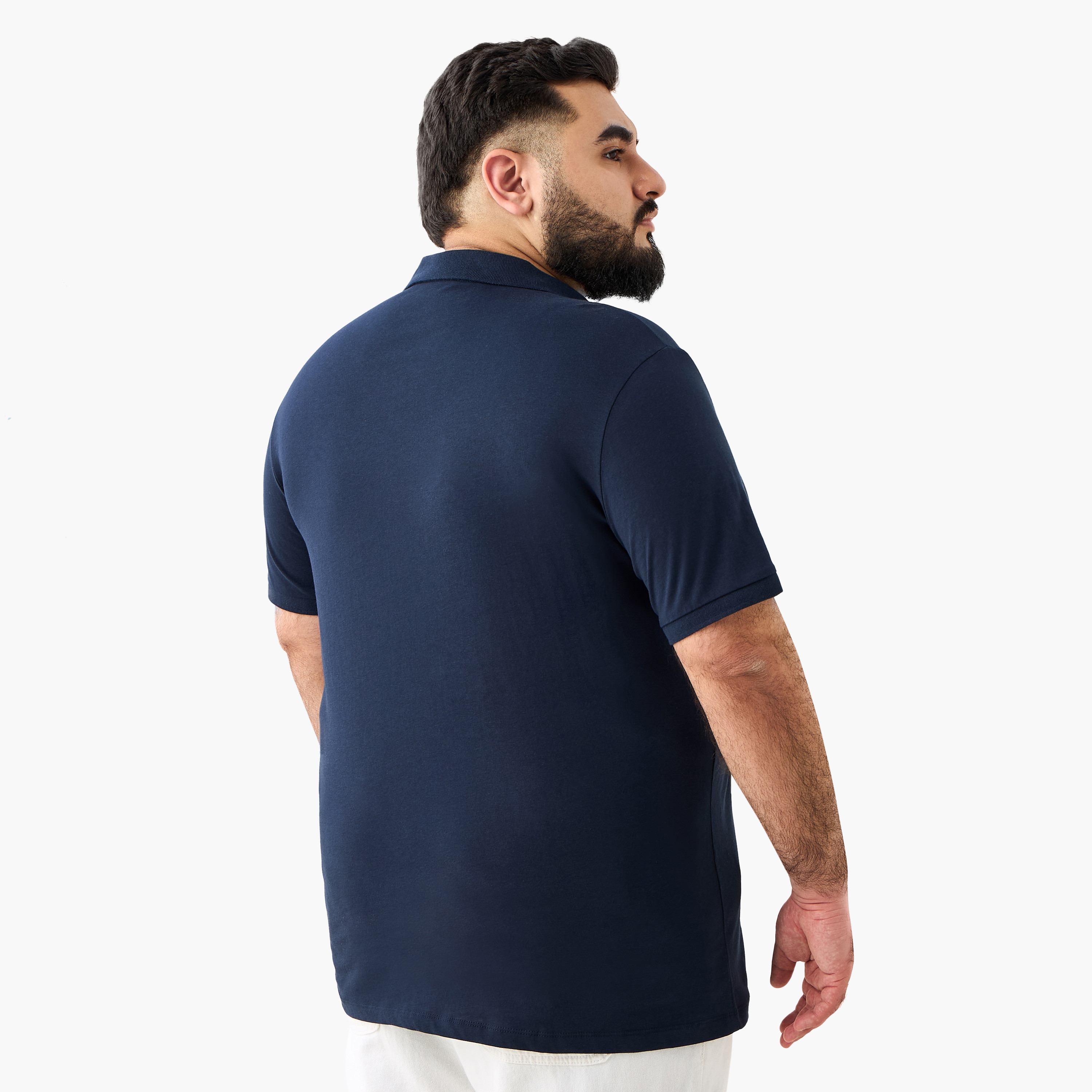 تي شيرت بولو رجالي بأكمام قصيرة وياقة وطبعة شعار مقاس كبير من جاك آند جونز-men-clothing-tshirtsandpolos-polos-image-13