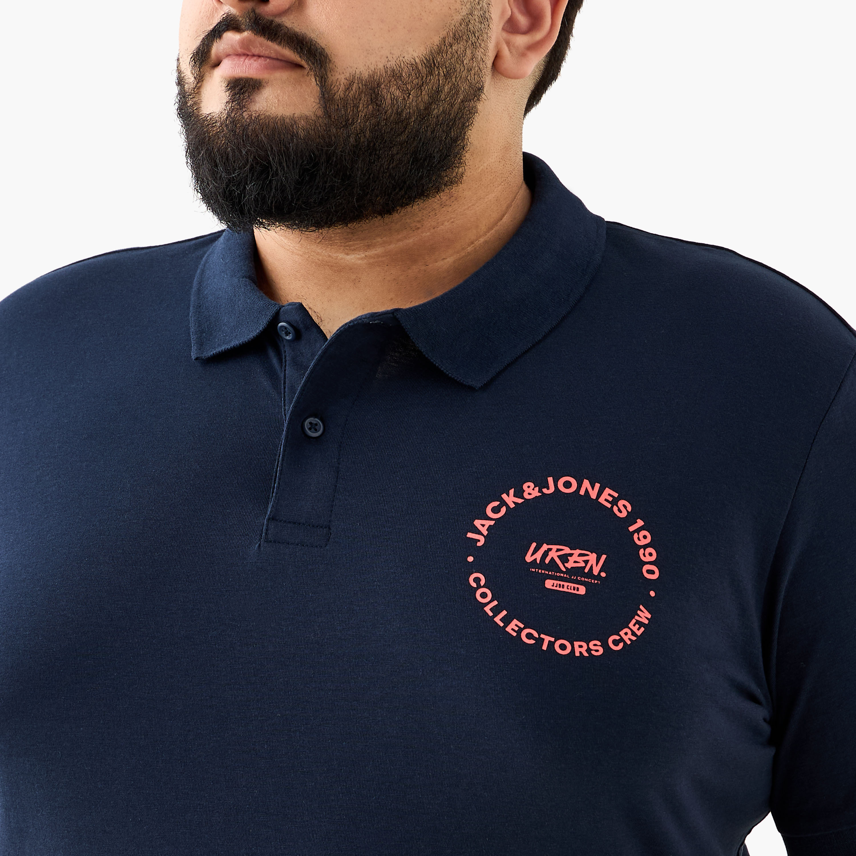 تي شيرت بولو رجالي بأكمام قصيرة وياقة وطبعة شعار مقاس كبير من جاك آند جونز-men-clothing-tshirtsandpolos-polos-image-14