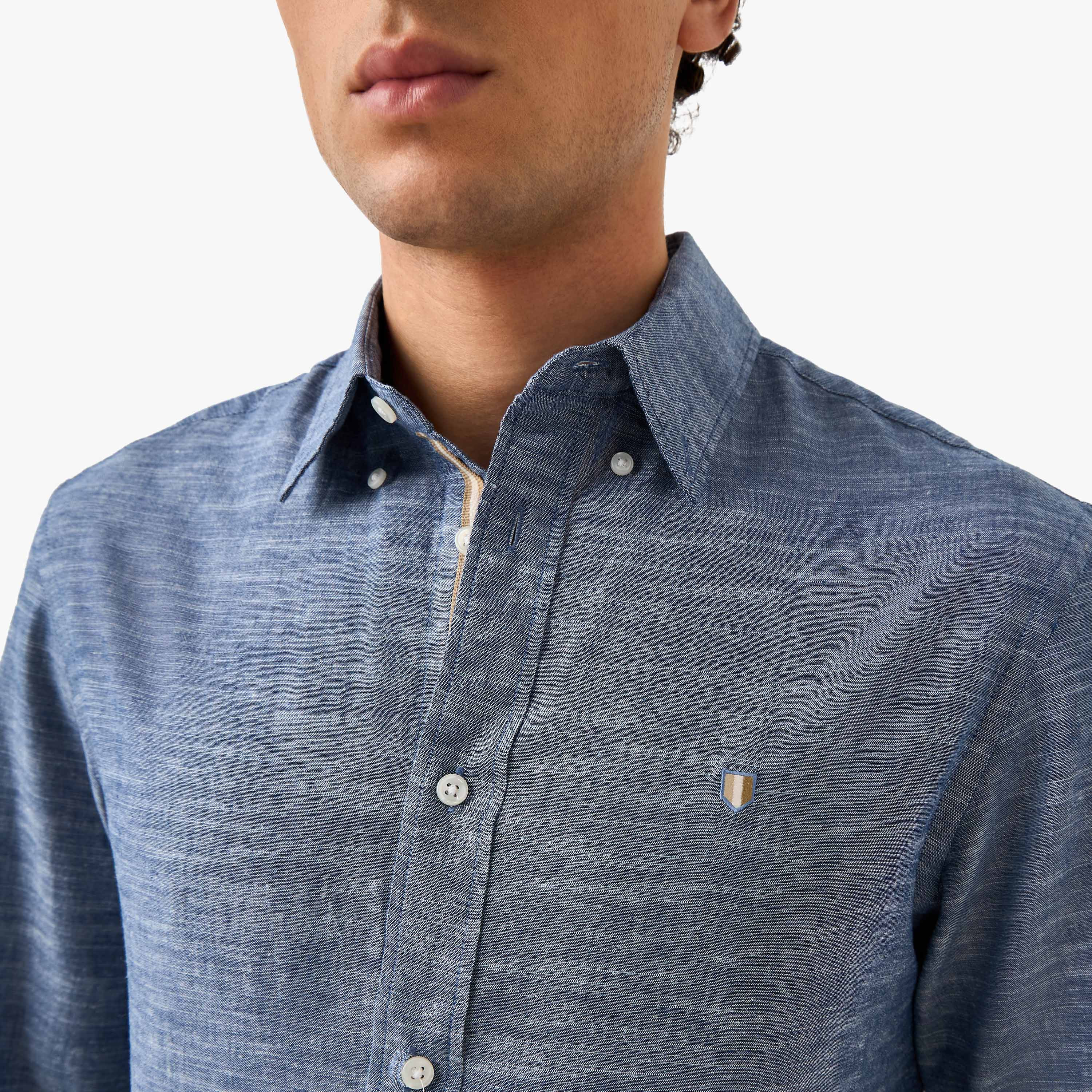 قميص جاك آند جونز ذو قصة عادية وأكمام طويلة وياقة بأزرار سفلية للرجال-men-clothing-shirts-image-14