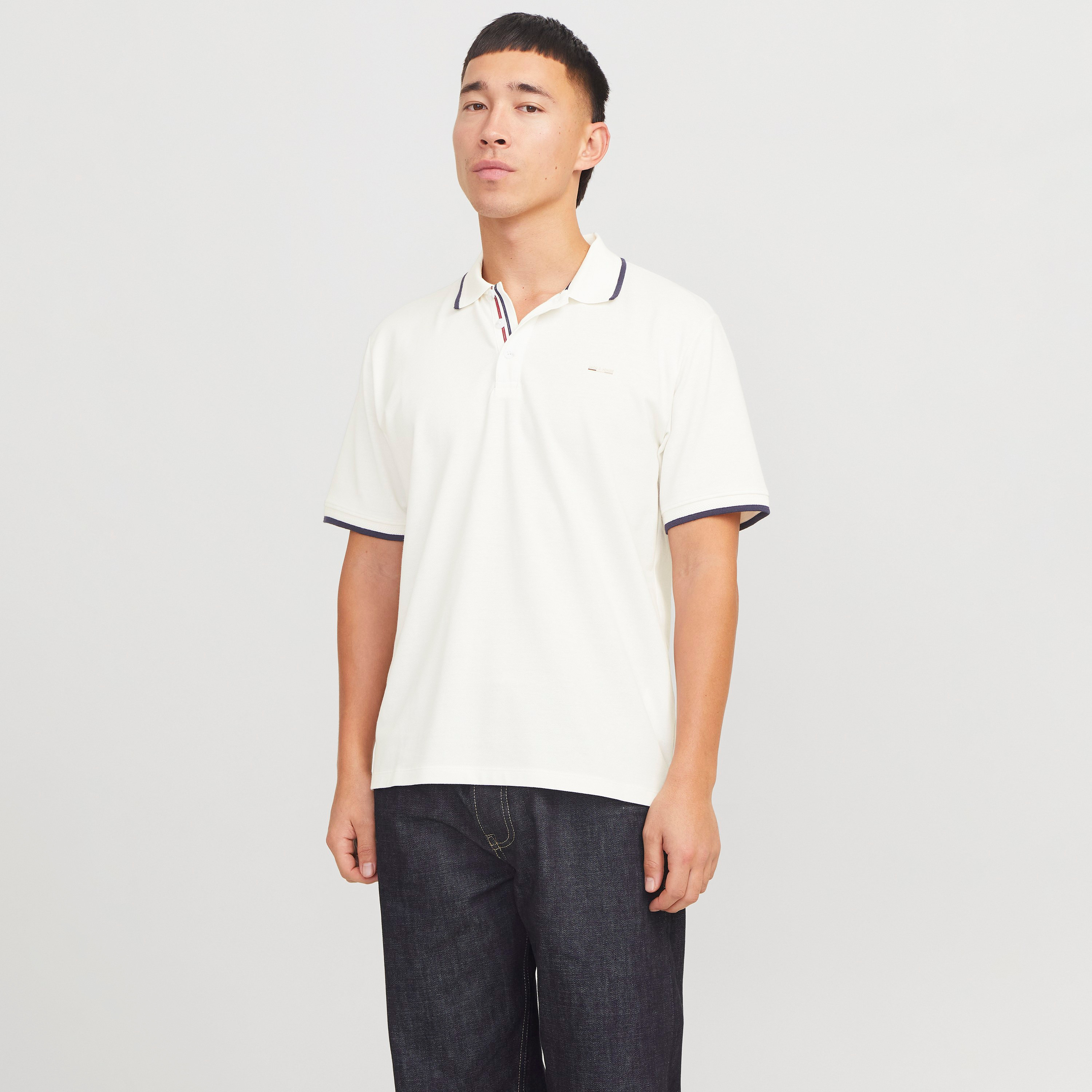 قميص بولو رجالي بأكمام قصيرة وياقة وشعار من جاك اند جونز-men-clothing-tshirtsandpolos-polos-image-13