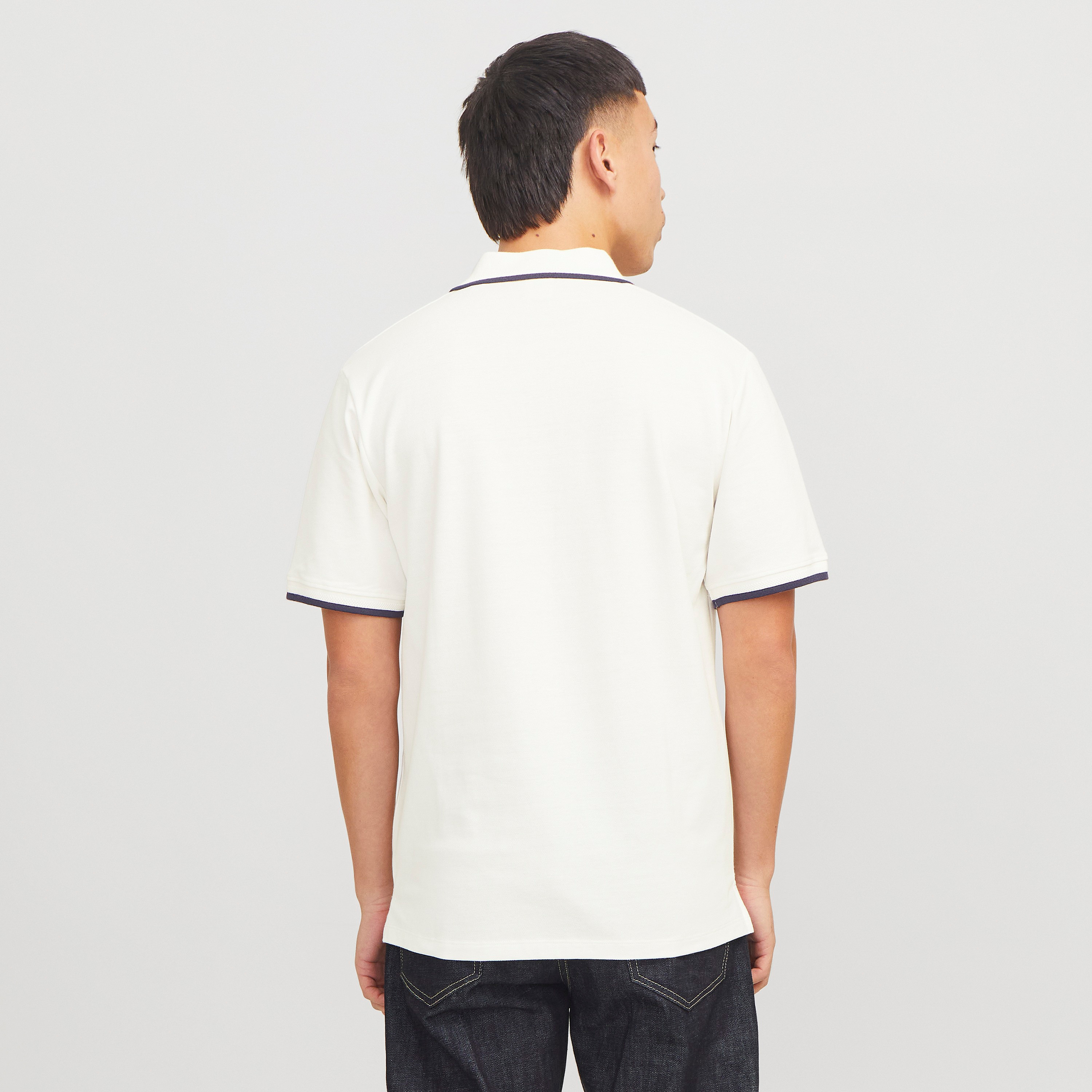 قميص بولو رجالي بأكمام قصيرة وياقة وشعار من جاك اند جونز-men-clothing-tshirtsandpolos-polos-image-17