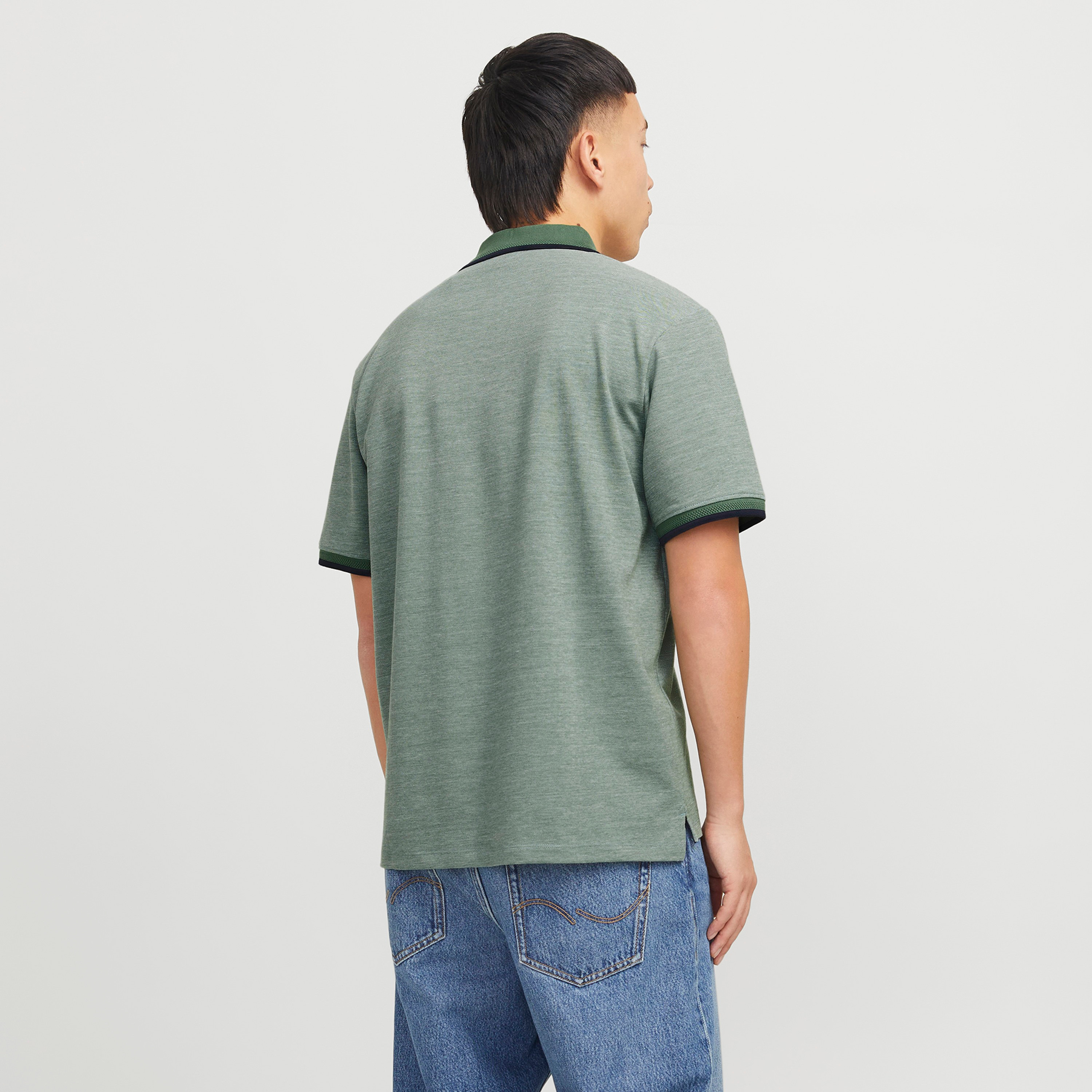 قميص بولو رجالي بأكمام قصيرة وياقة وشعار من جاك اند جونز-men-clothing-tshirtsandpolos-polos-image-4