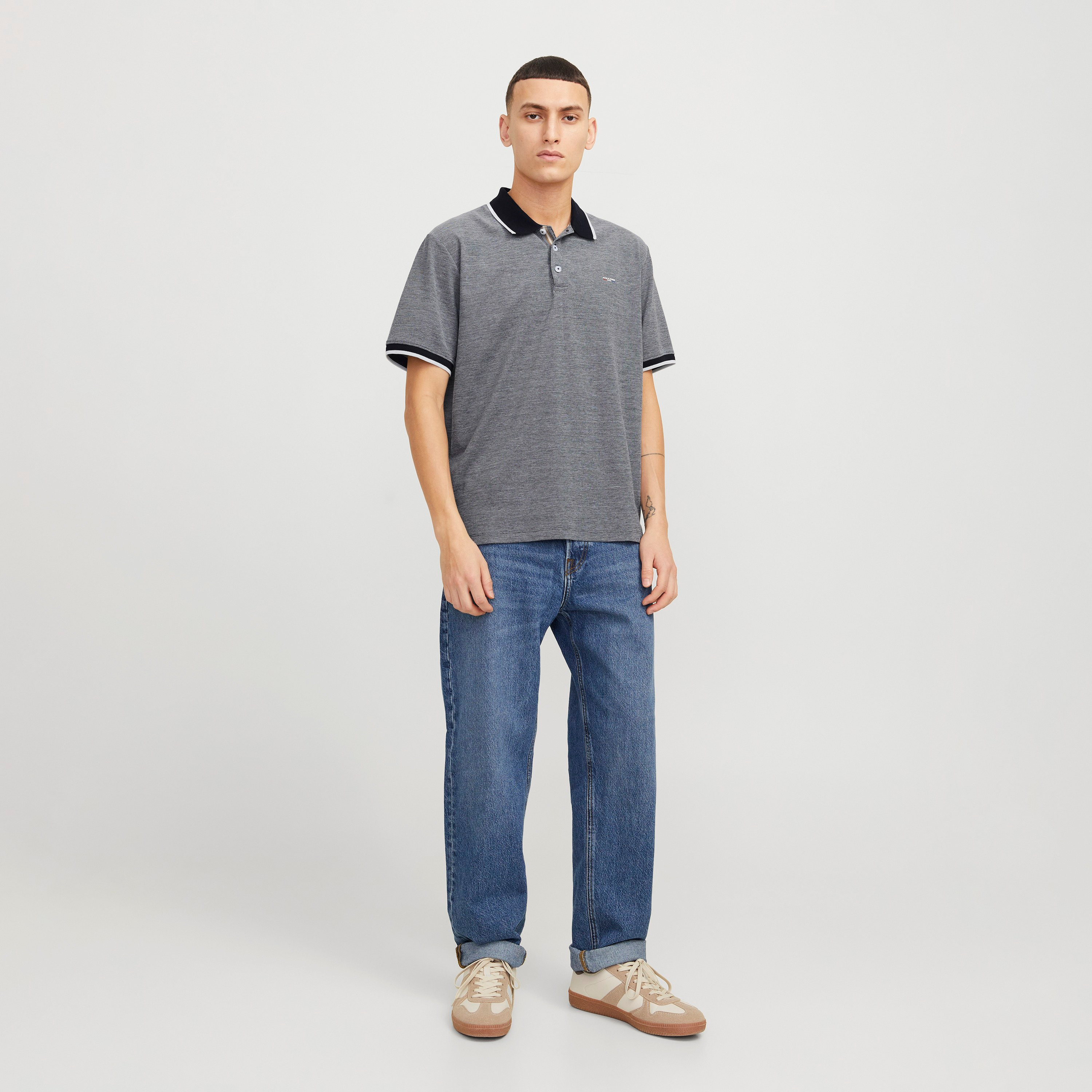 قميص بولو رجالي بأكمام قصيرة وياقة وشعار من جاك اند جونز-men-clothing-tshirtsandpolos-polos-image-9