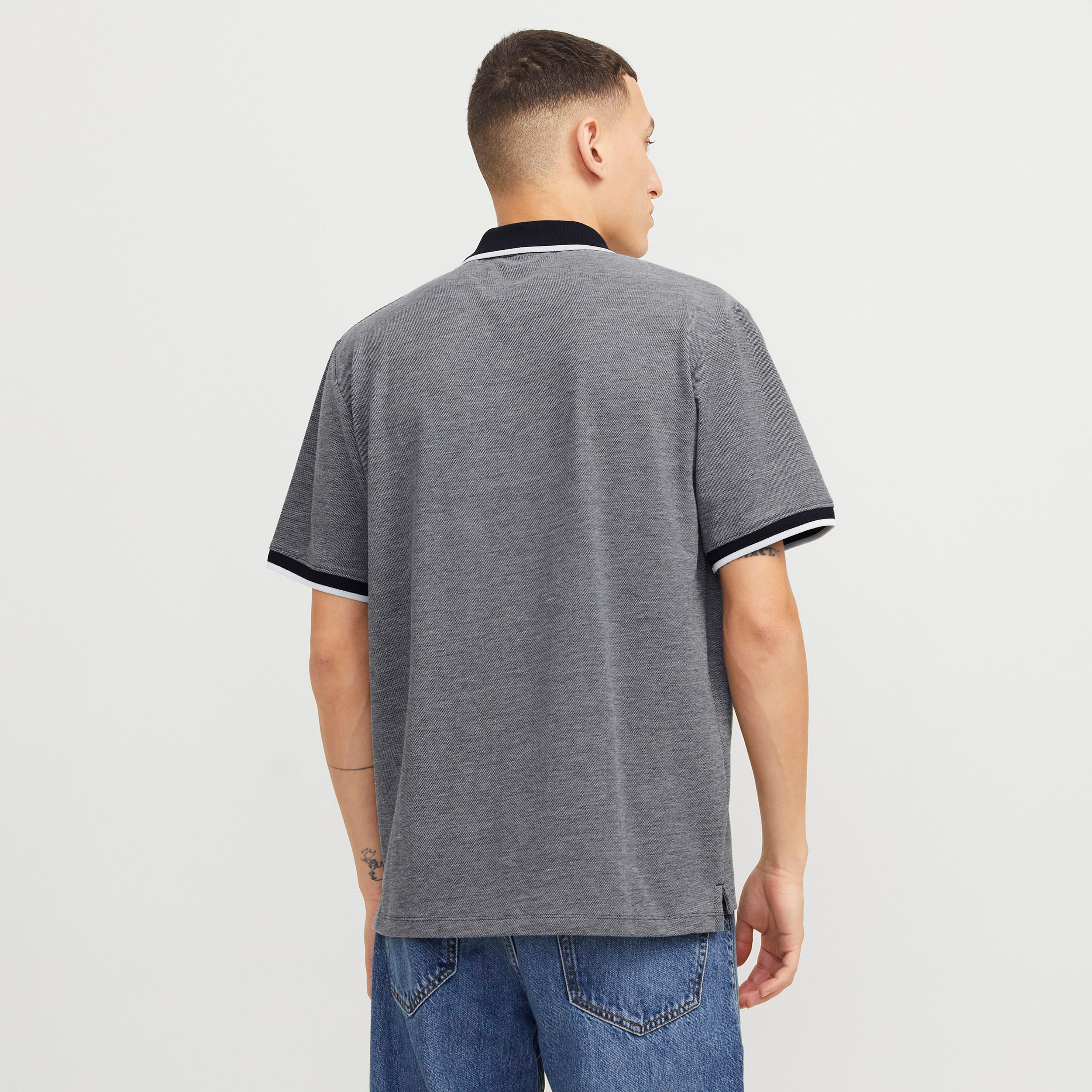 قميص بولو رجالي بأكمام قصيرة وياقة وشعار من جاك اند جونز-men-clothing-tshirtsandpolos-polos-image-12