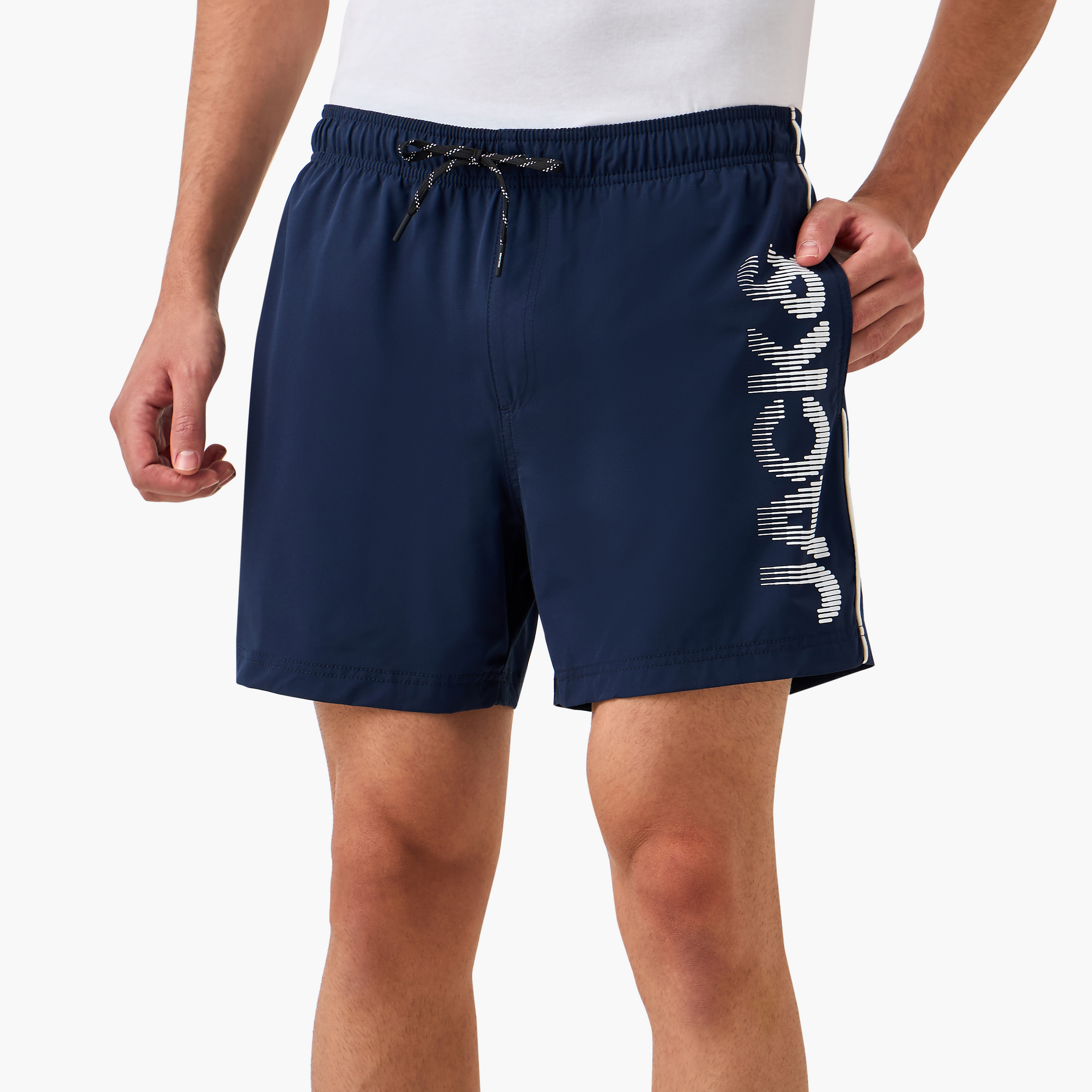 شورت سباحة رجالي متوسط الارتفاع مطبوع من جاك & جونز-men-clothing-swimandbeach-shorts-image-1