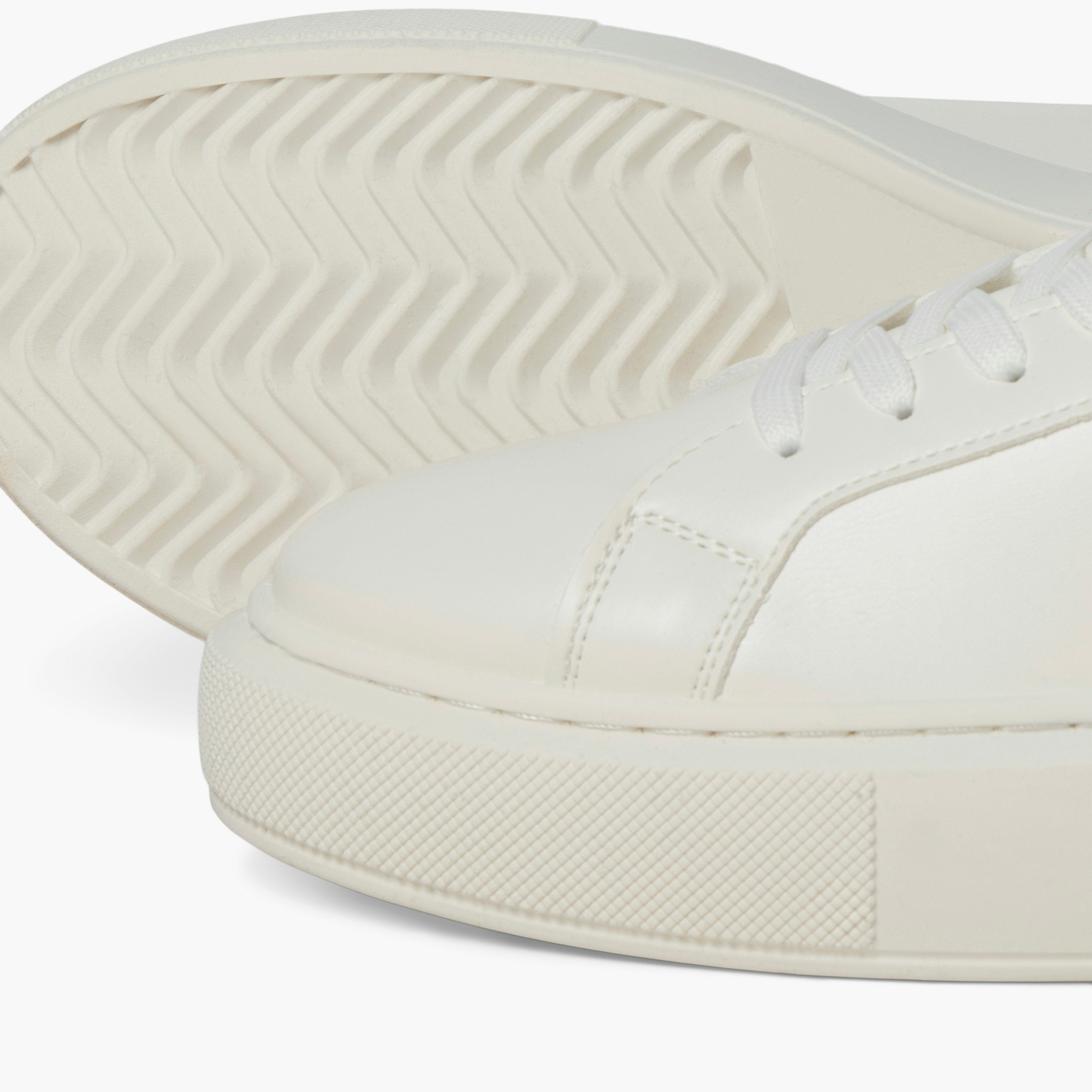 حذاء رياضي برباط للرجال منخفض الرقبة من جاك اند جونز | 12275135-men-shoes-sneakers-image-9