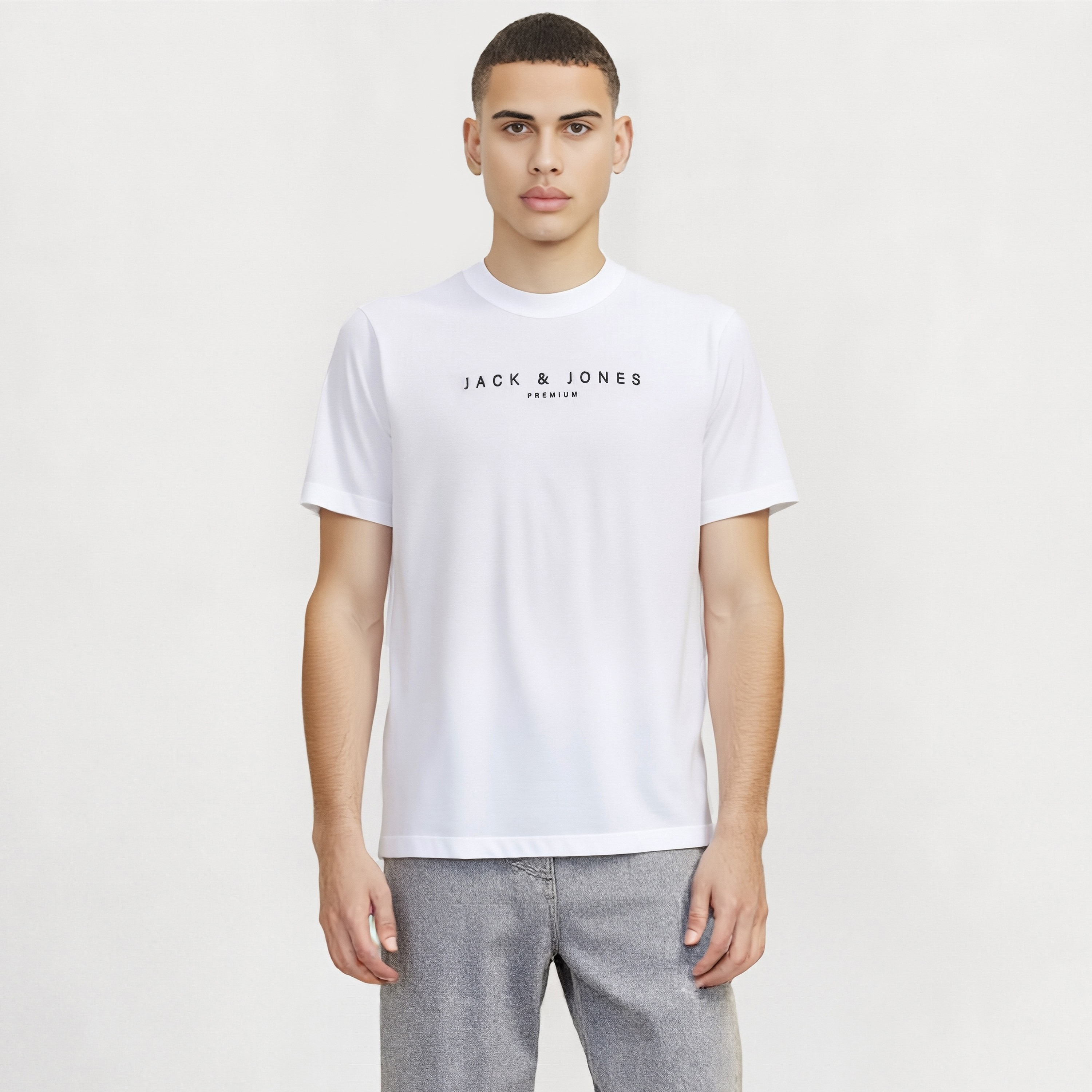 تيشيرت رجالي سادة بياقة دائرية وأكمام قصيرة من جاك ان جونز-men-clothing-tshirtsandpolos-tshirts-image-1