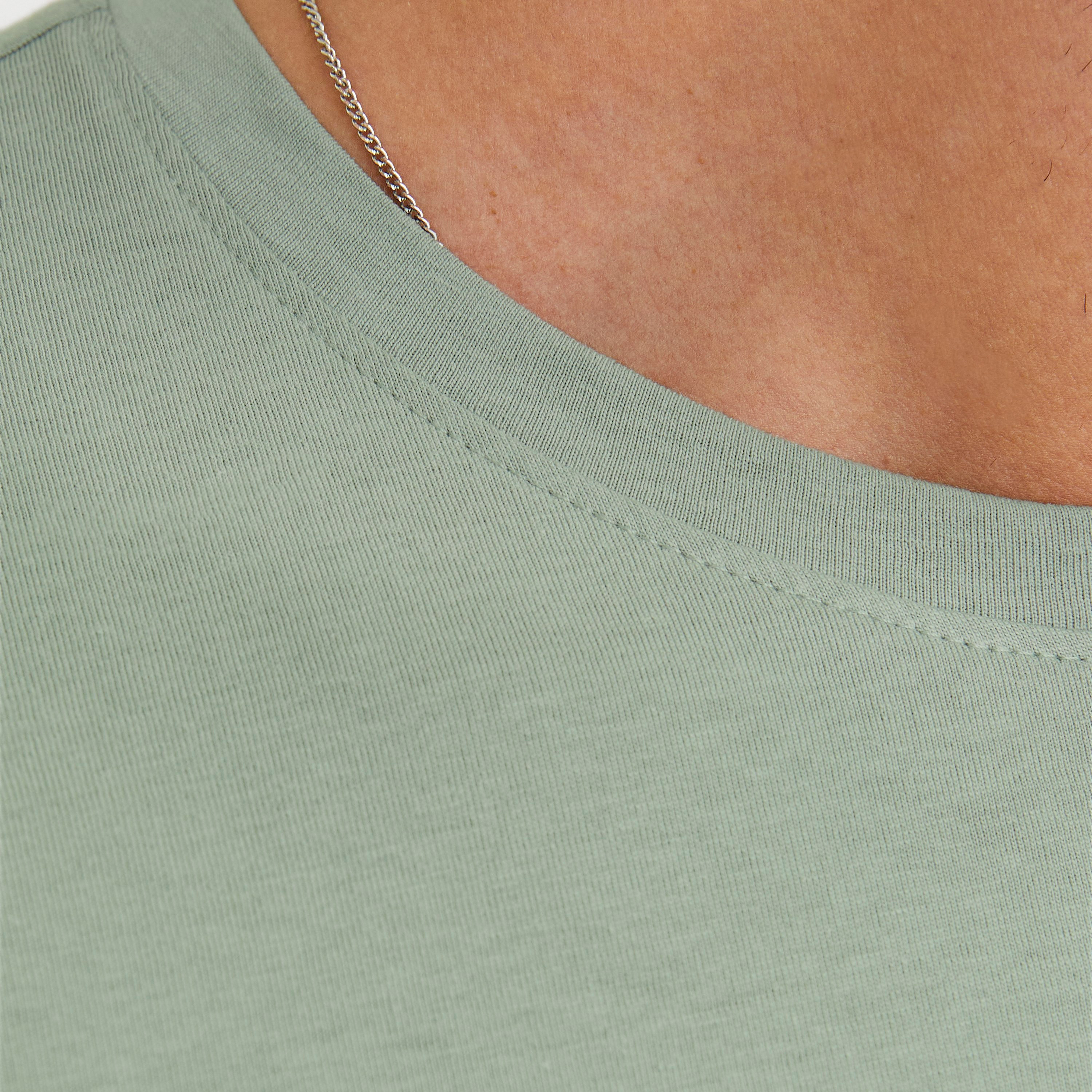 تي شيرت رجالي بأكمام قصيرة ورقبة دائرية وشعار من جاك اند جونز، مقاس كبير-men-clothing-tshirtsandpolos-tshirts-image-5