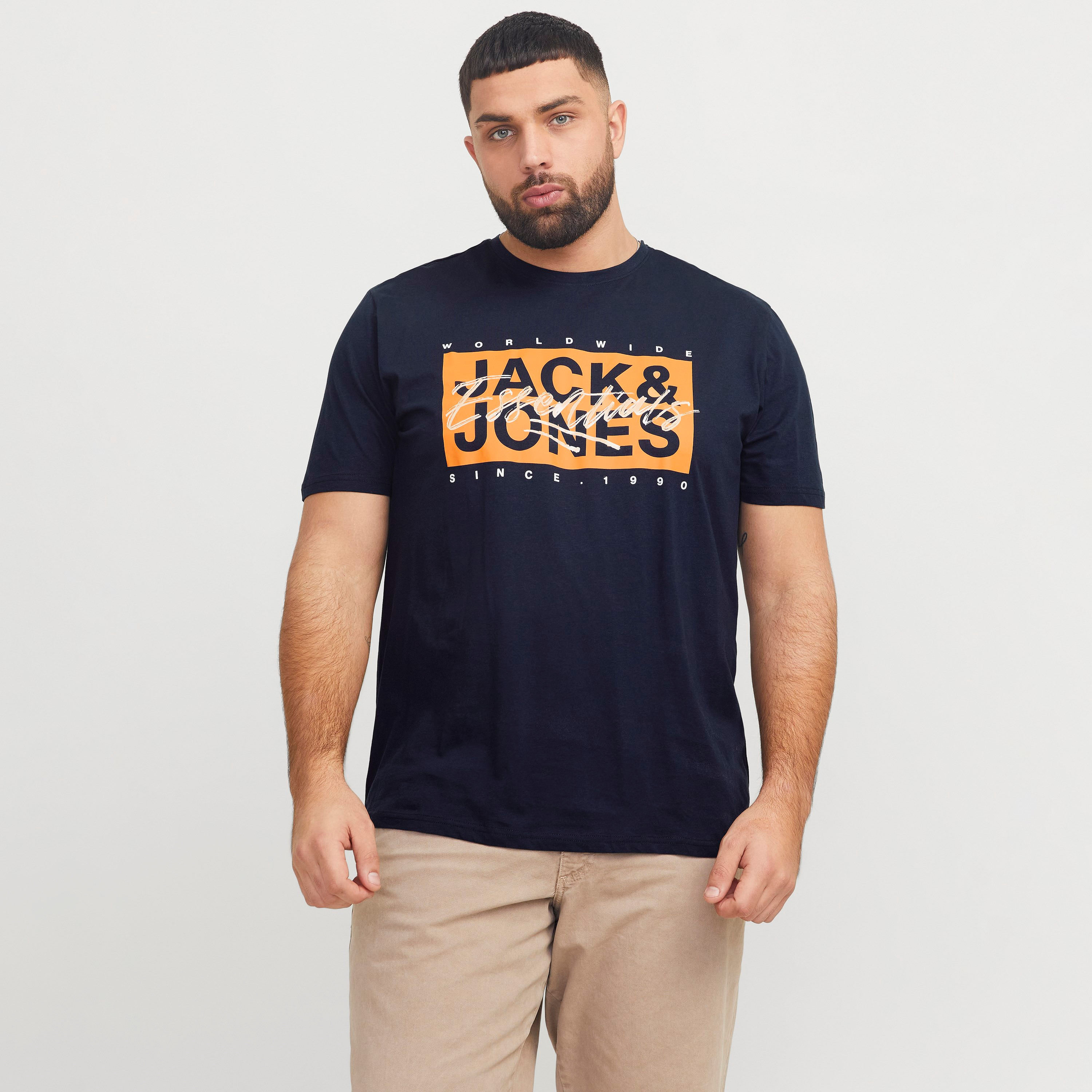 تي شيرت رجالي بأكمام قصيرة ورقبة دائرية وشعار من جاك اند جونز، مقاس كبير-men-clothing-tshirtsandpolos-tshirts-image-8