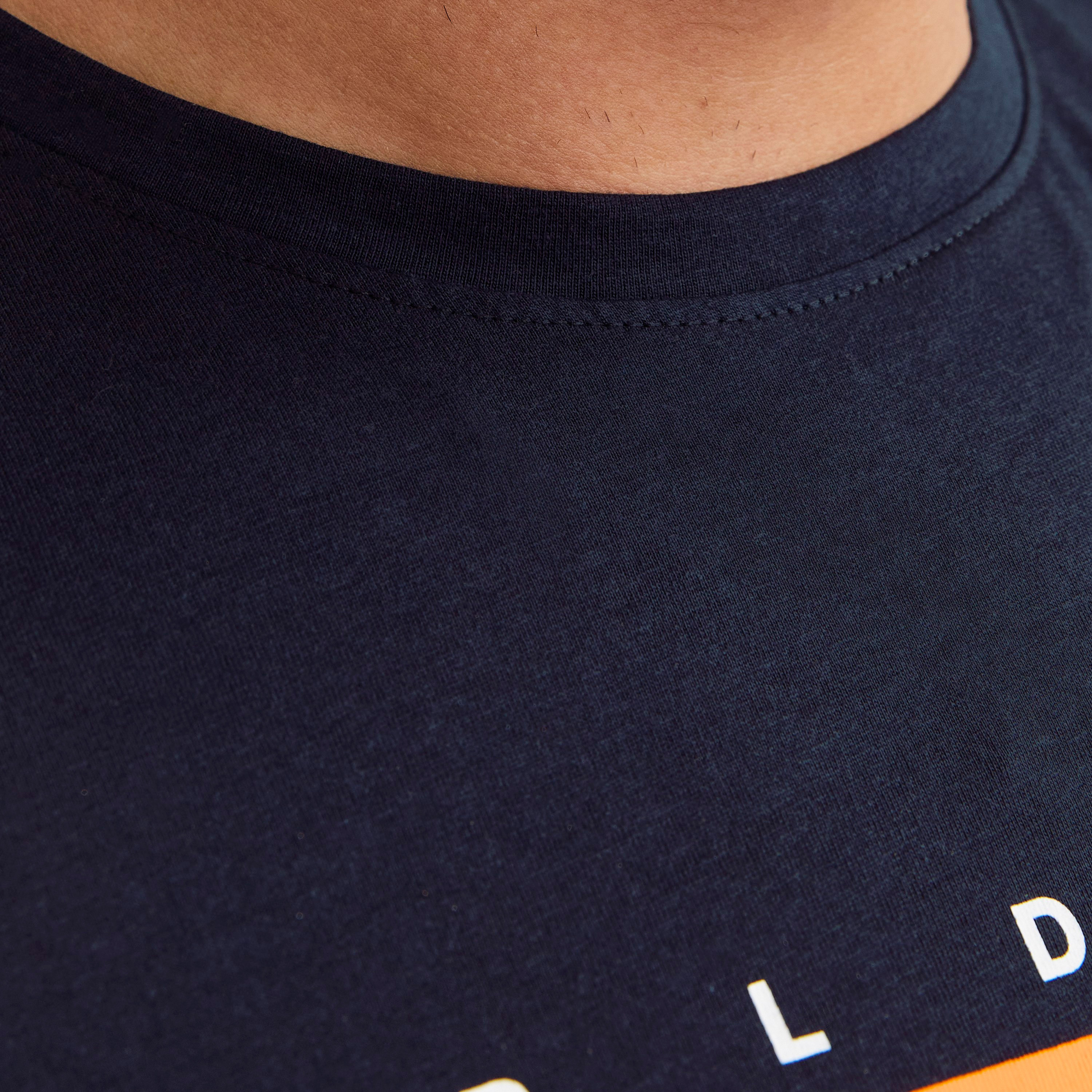 تي شيرت رجالي بأكمام قصيرة ورقبة دائرية وشعار من جاك اند جونز، مقاس كبير-men-clothing-tshirtsandpolos-tshirts-image-12