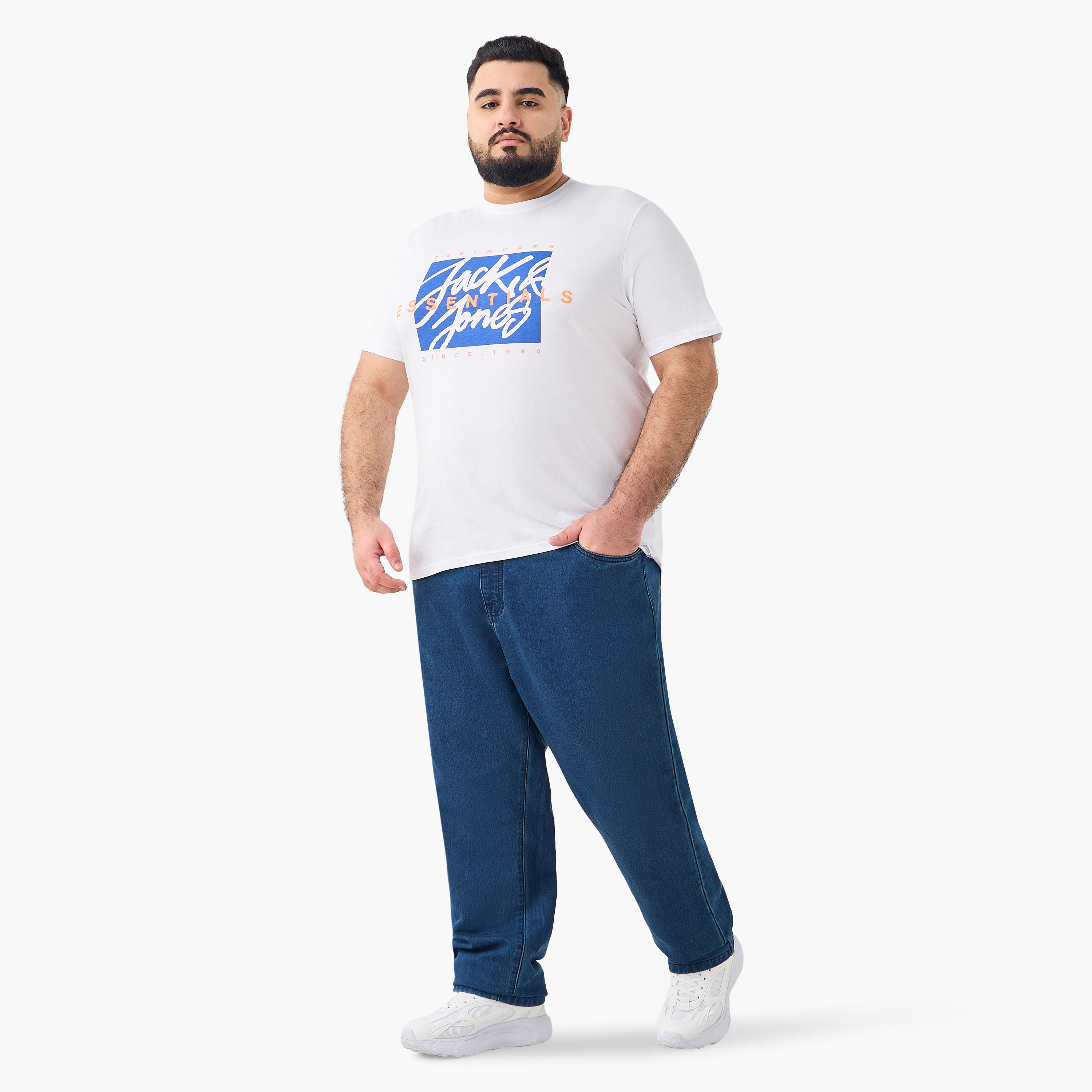 تي شيرت رجالي بأكمام قصيرة ورقبة دائرية وشعار من جاك اند جونز، مقاس كبير-men-clothing-tshirtsandpolos-tshirts-image-16