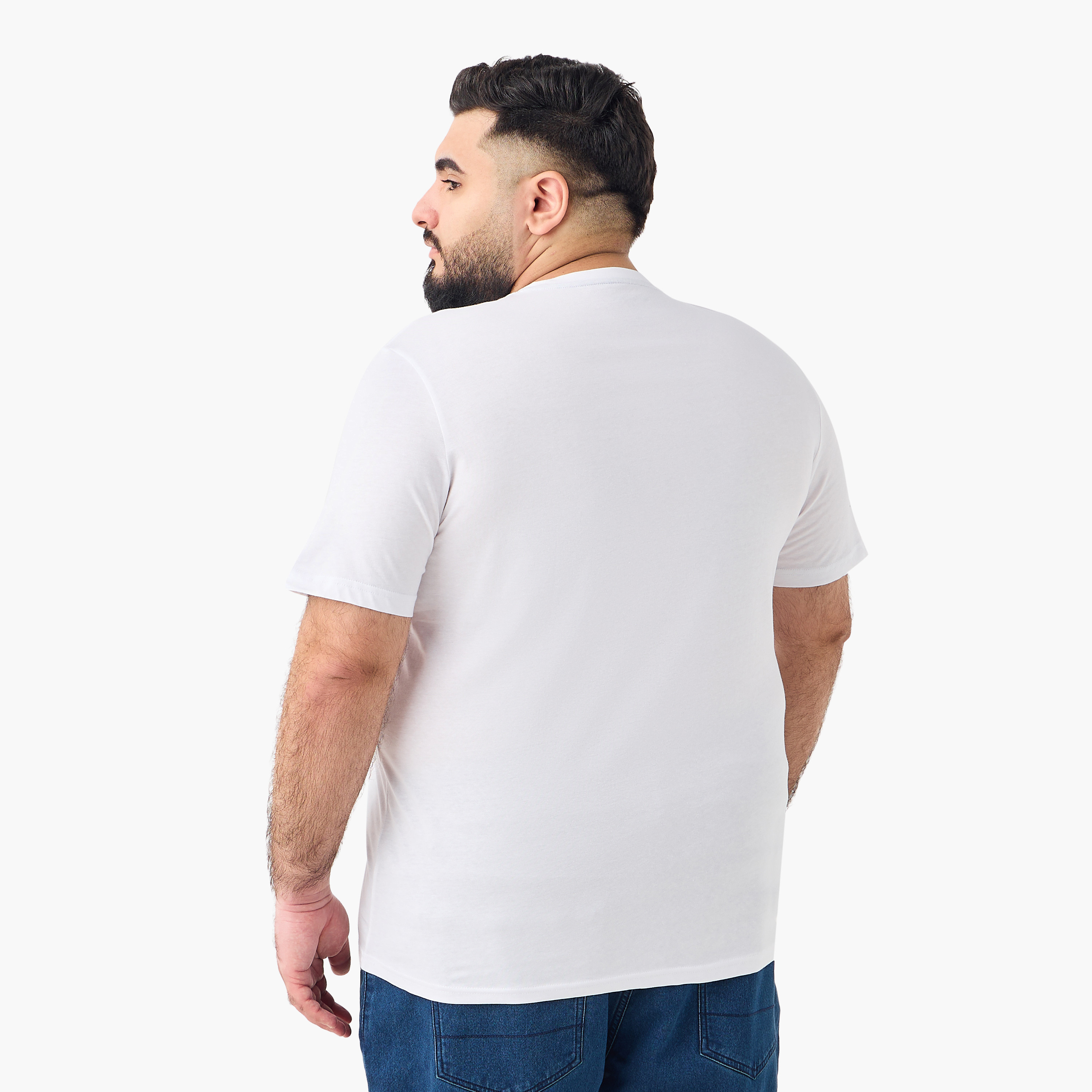تي شيرت رجالي بأكمام قصيرة ورقبة دائرية وشعار من جاك اند جونز، مقاس كبير-men-clothing-tshirtsandpolos-tshirts-image-17