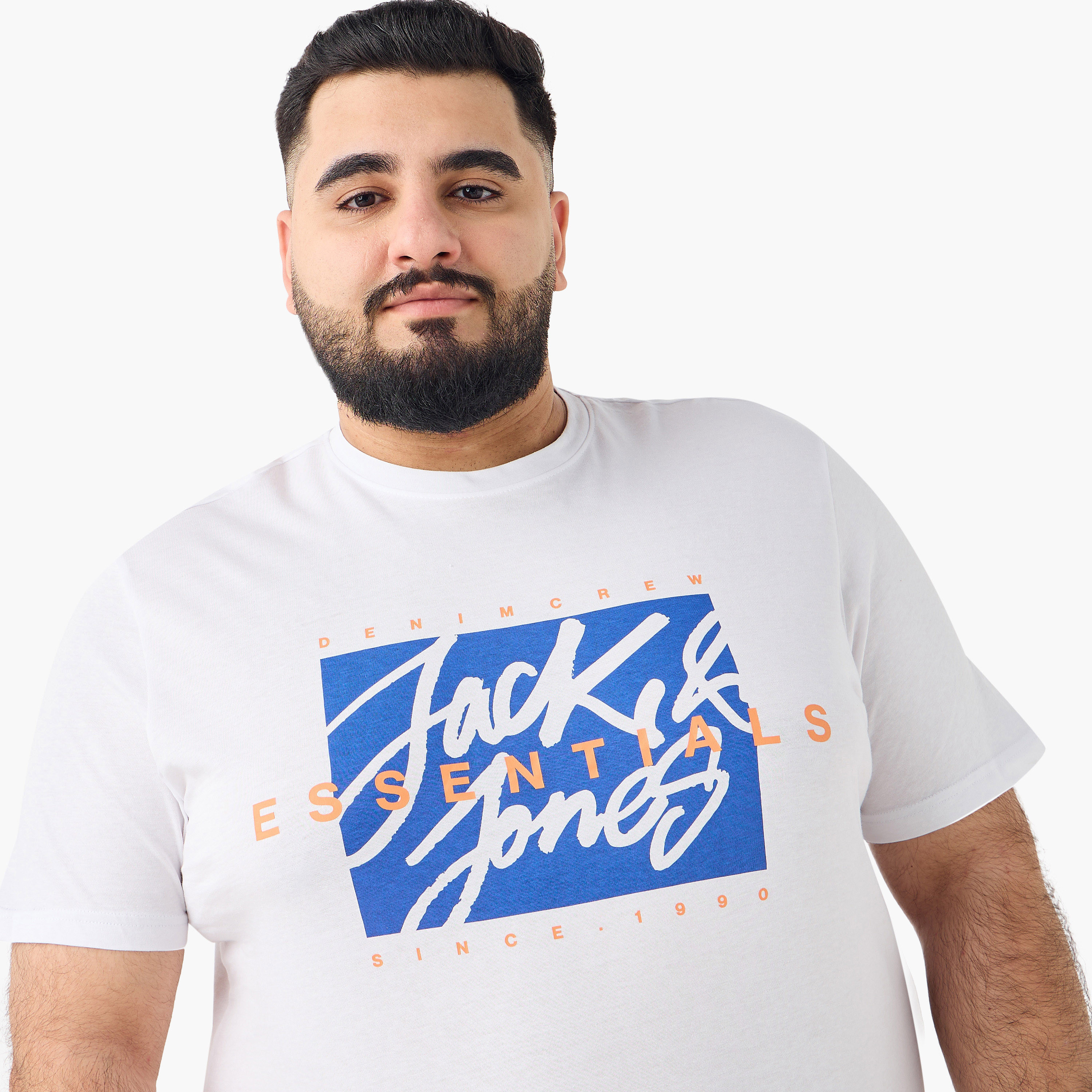 تي شيرت رجالي بأكمام قصيرة ورقبة دائرية وشعار من جاك اند جونز، مقاس كبير-men-clothing-tshirtsandpolos-tshirts-image-18