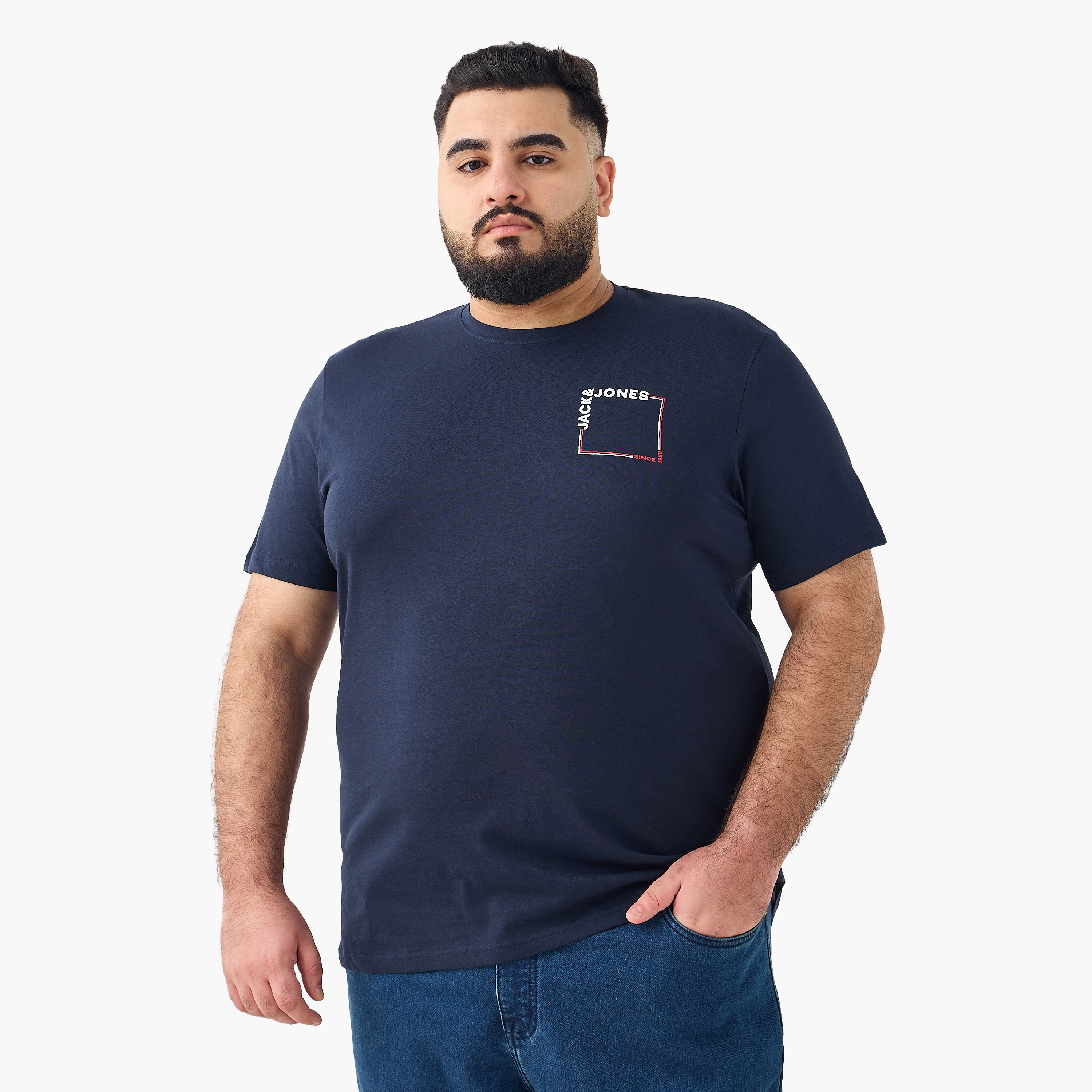 تي شيرت رجالي بأكمام قصيرة ورقبة دائرية وشعار من جاك اند جونز، مقاس كبير-men-clothing-tshirtsandpolos-tshirts-image-6