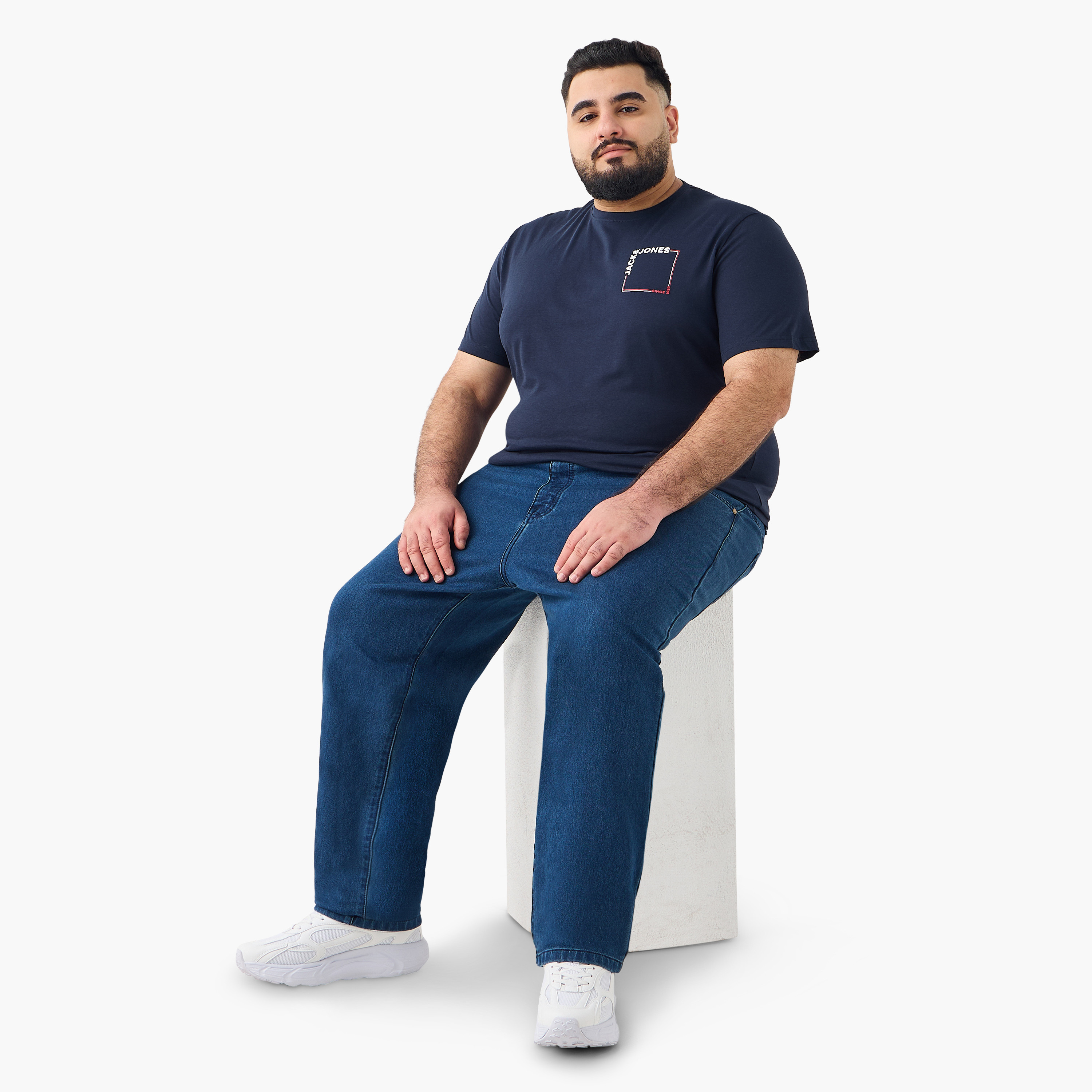 تي شيرت رجالي بأكمام قصيرة ورقبة دائرية وشعار من جاك اند جونز، مقاس كبير-men-clothing-tshirtsandpolos-tshirts-image-7