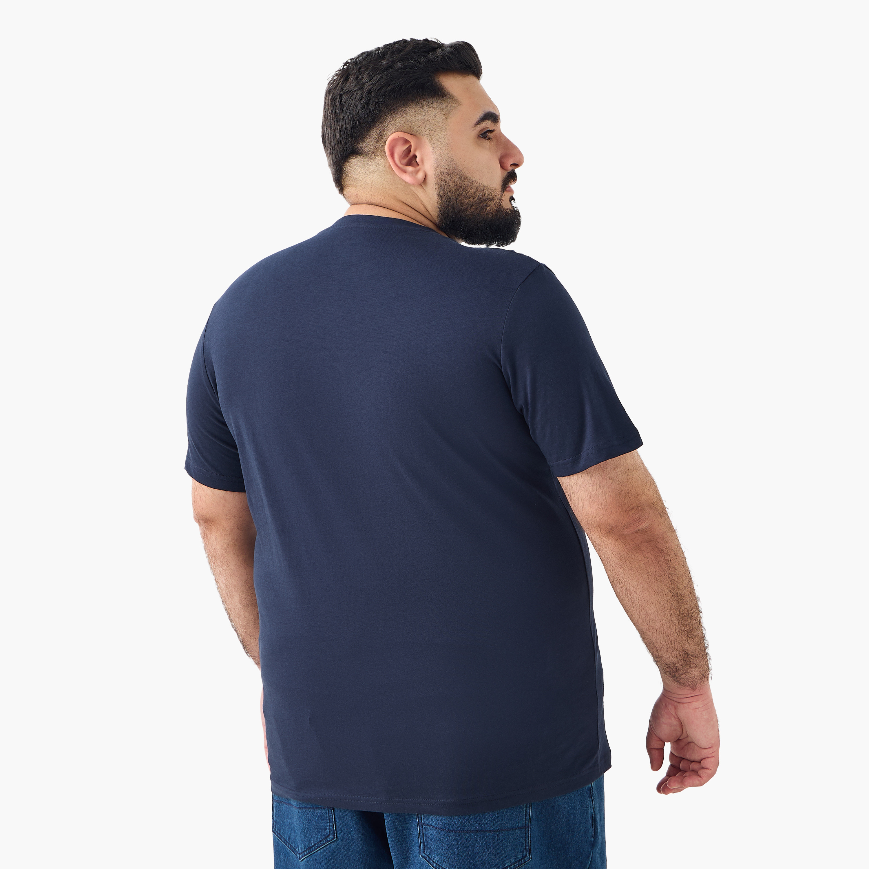 تي شيرت رجالي بأكمام قصيرة ورقبة دائرية وشعار من جاك اند جونز، مقاس كبير-men-clothing-tshirtsandpolos-tshirts-image-8