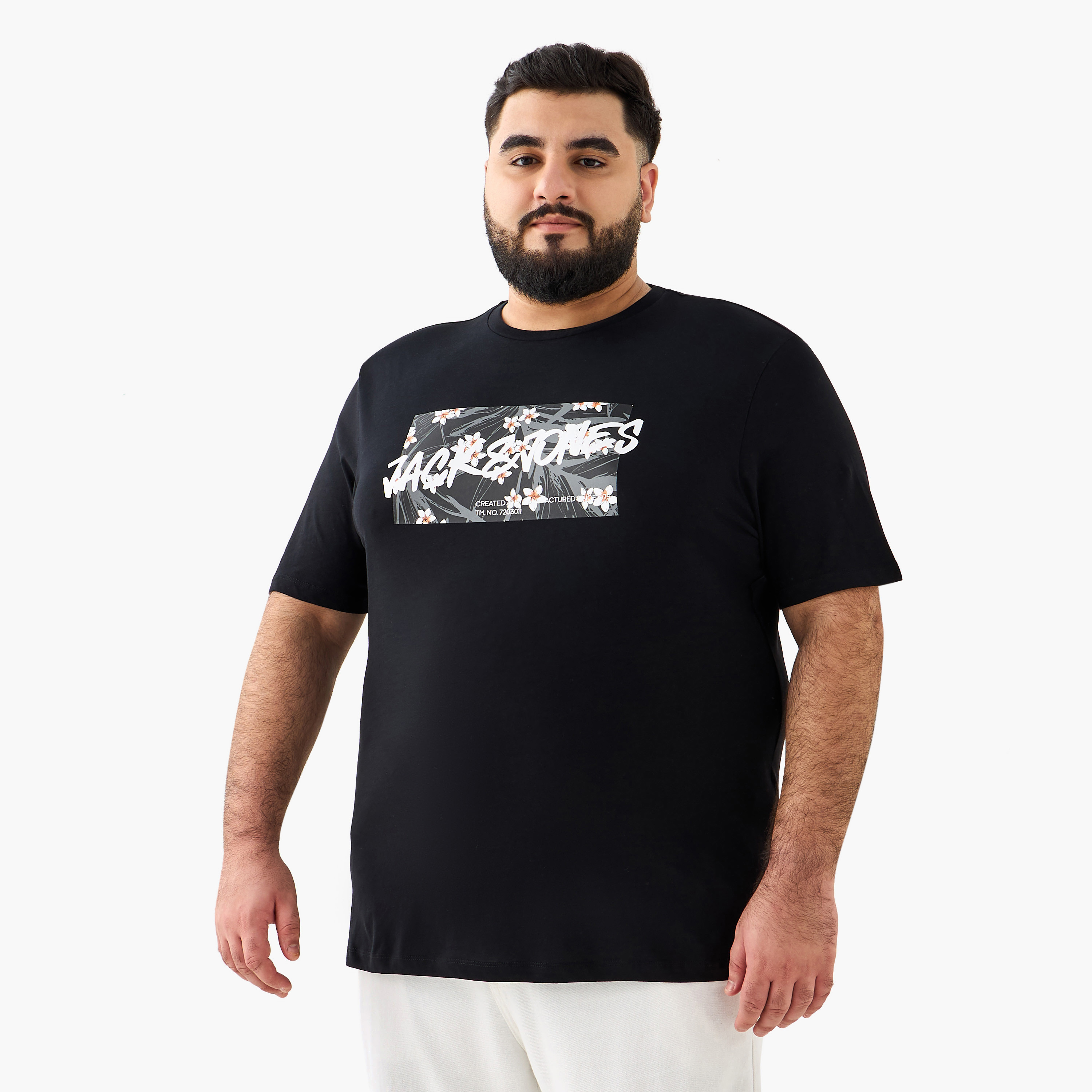 جاك آند جونز برقبة طويلة بأكمام قصيرة وتيشيرت رجالي برقبة طويلة الحجم-men-clothing-tshirtsandpolos-tshirts-image-2