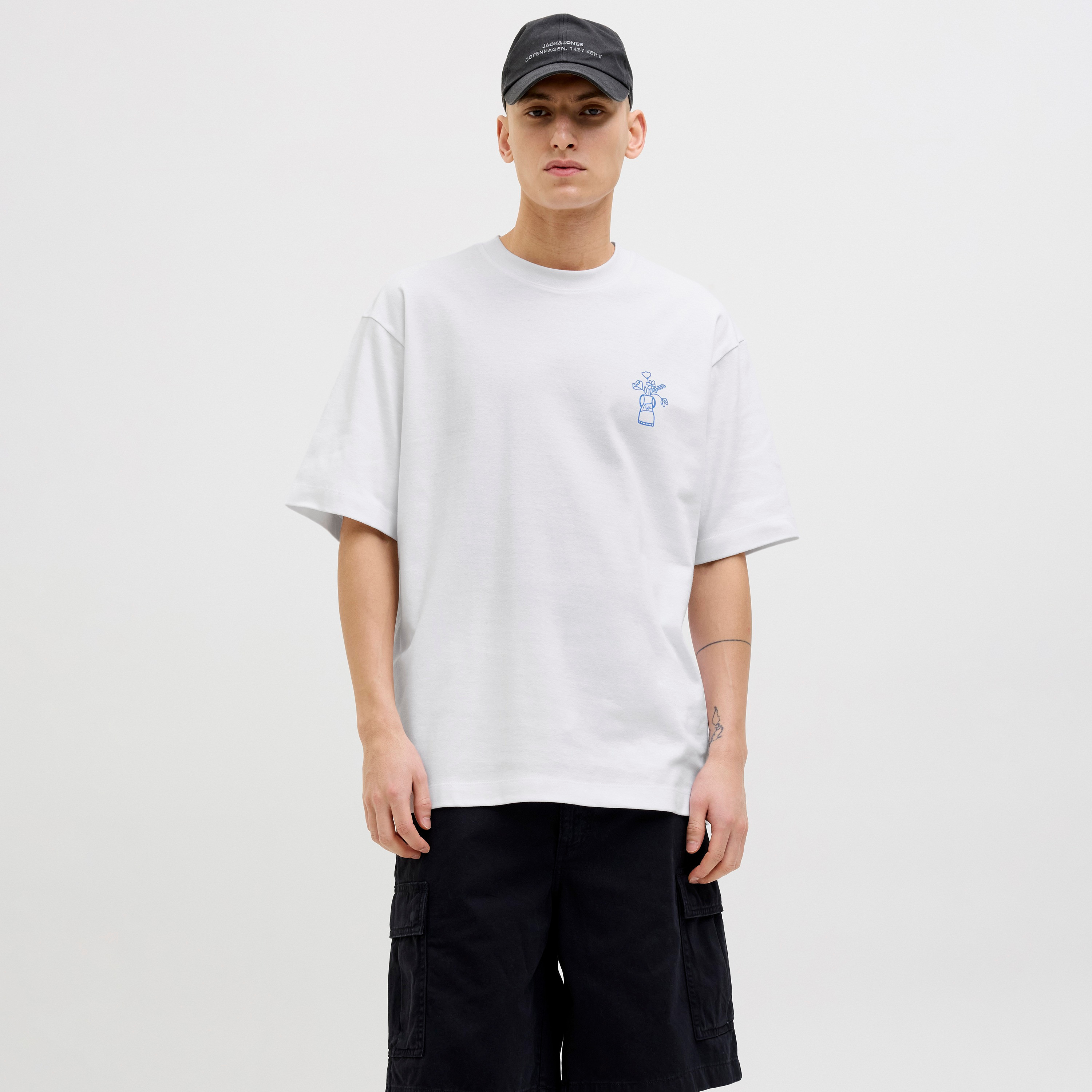 تي شيرت رجالي مطبوع بياقة دائرية وأكمام قصيرة من جاك اند جونز-men-clothing-tshirtsandpolos-tshirts-image-6