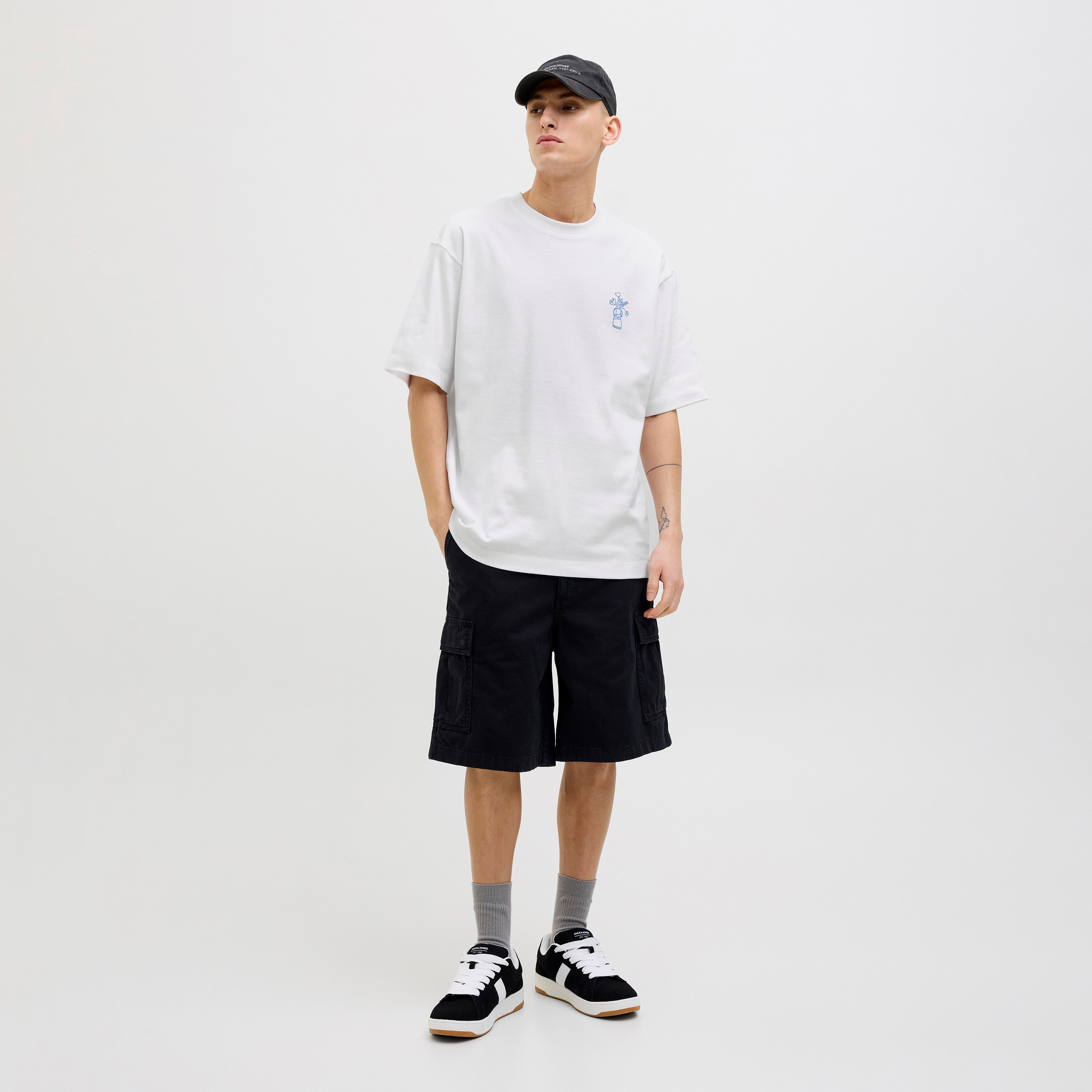 تي شيرت رجالي مطبوع بياقة دائرية وأكمام قصيرة من جاك اند جونز-men-clothing-tshirtsandpolos-tshirts-image-7