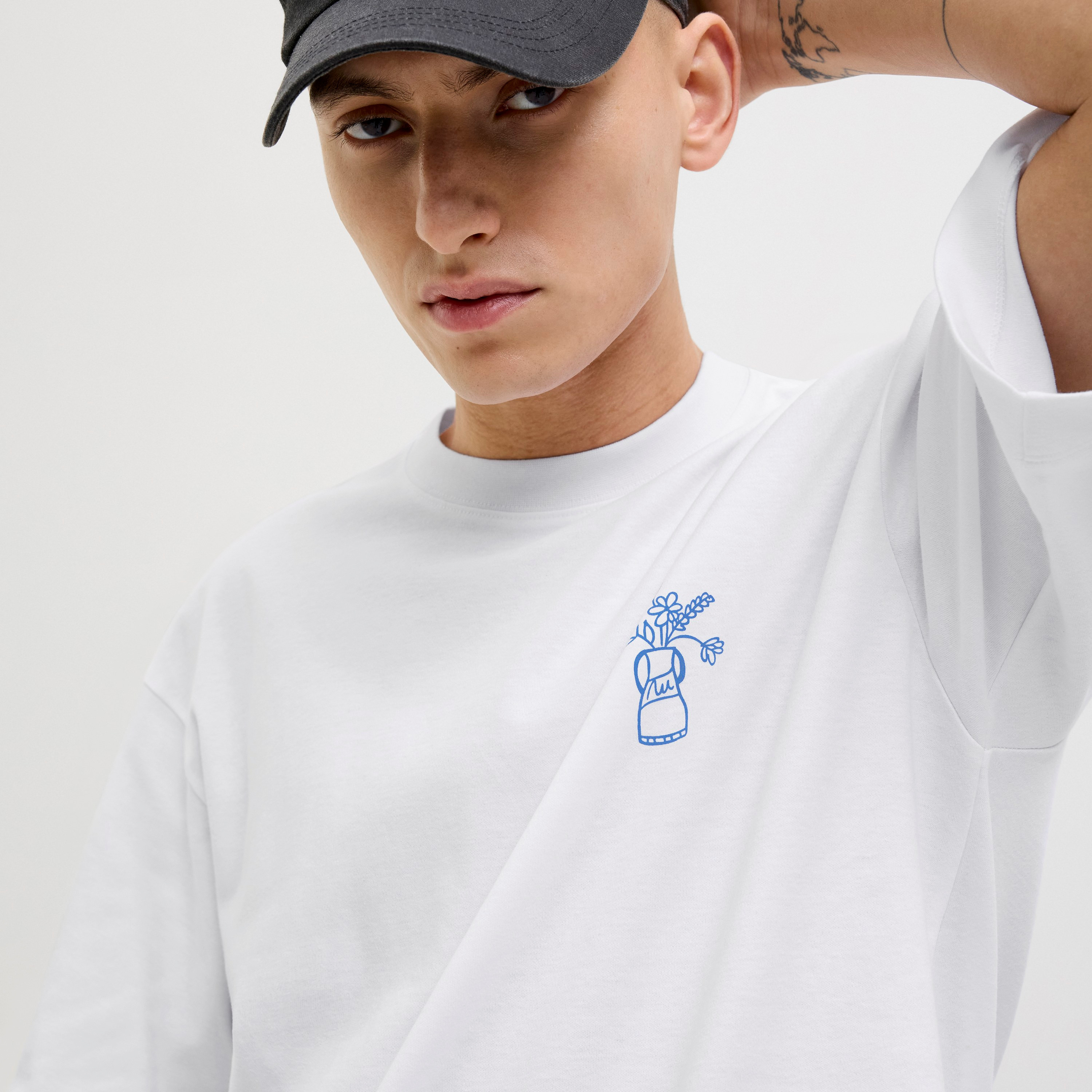 تي شيرت رجالي مطبوع بياقة دائرية وأكمام قصيرة من جاك اند جونز-men-clothing-tshirtsandpolos-tshirts-image-8