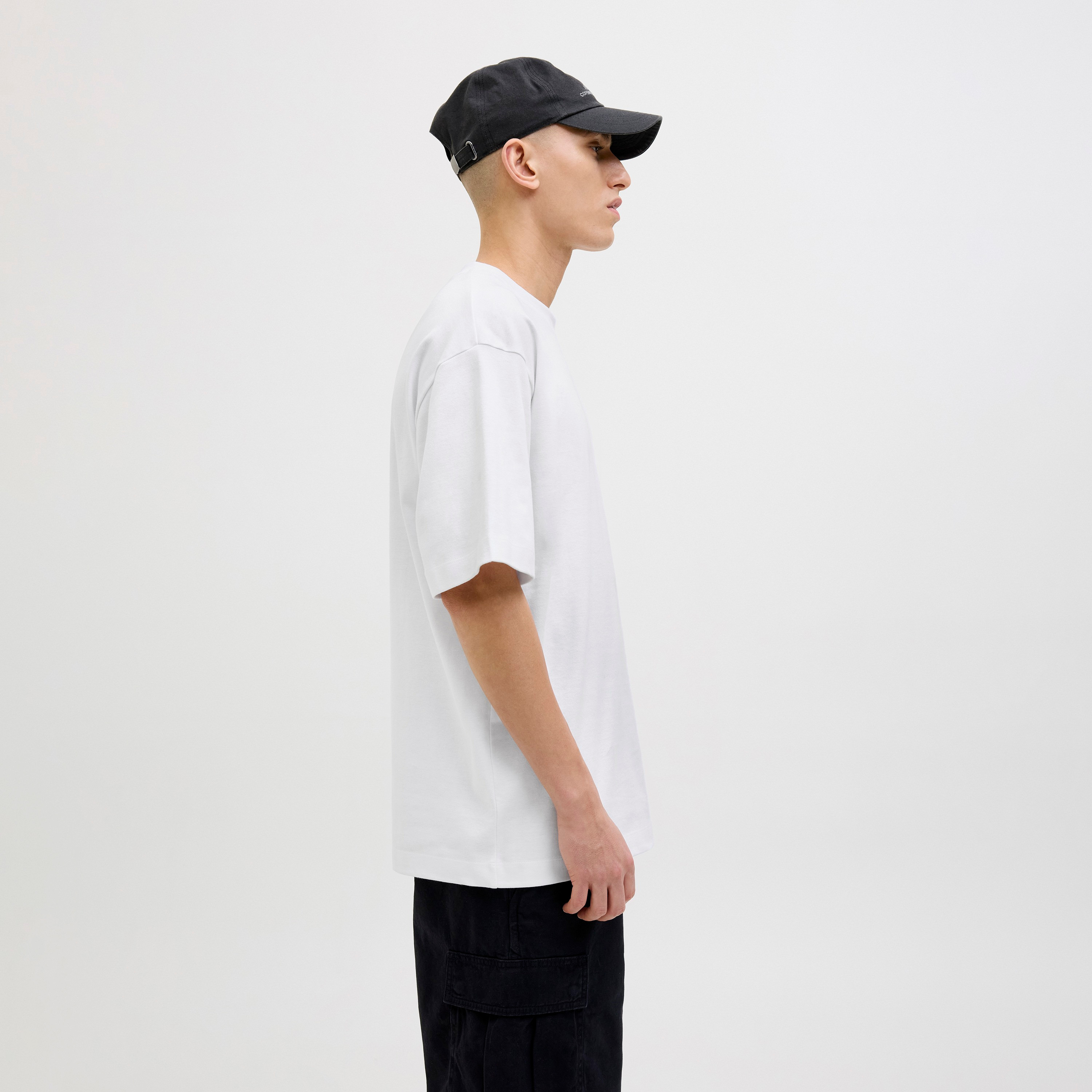 تي شيرت رجالي مطبوع بياقة دائرية وأكمام قصيرة من جاك اند جونز-men-clothing-tshirtsandpolos-tshirts-image-9