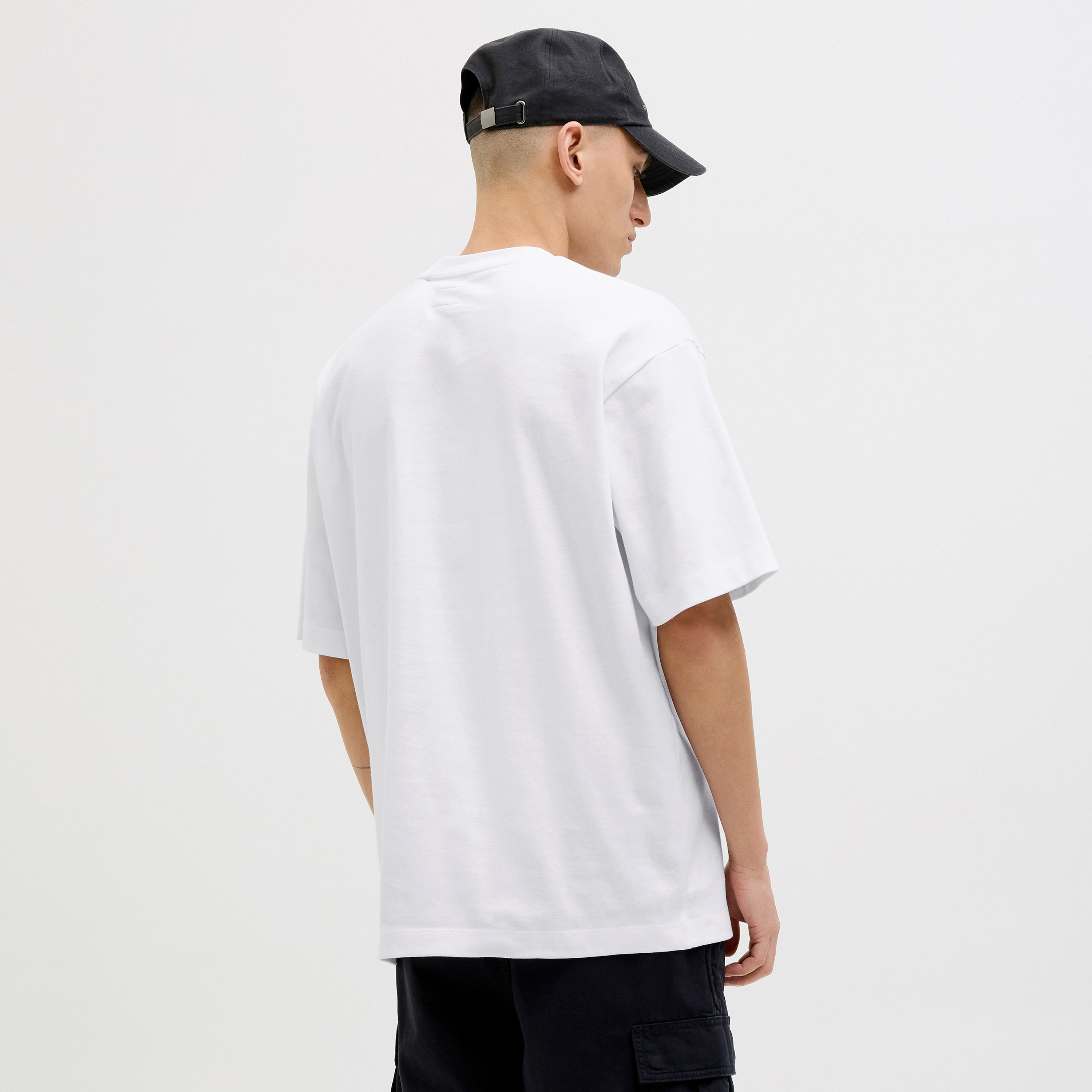 تي شيرت رجالي مطبوع بياقة دائرية وأكمام قصيرة من جاك اند جونز-men-clothing-tshirtsandpolos-tshirts-image-10