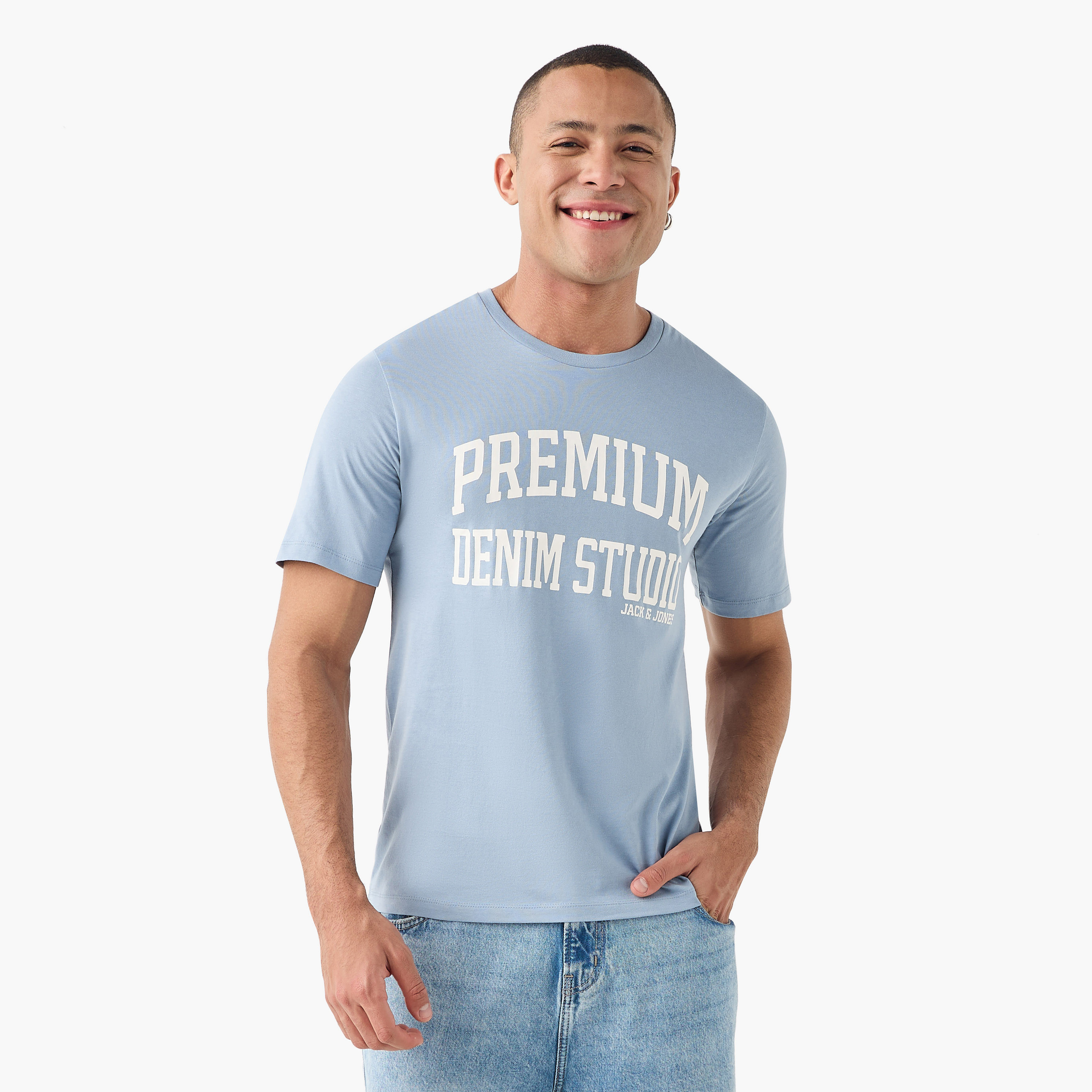 تي شيرت رجالي مطبوع برقبة دائرية وأكمام قصيرة من جاك اند جونز-men-clothing-tshirtsandpolos-tshirts-image-1