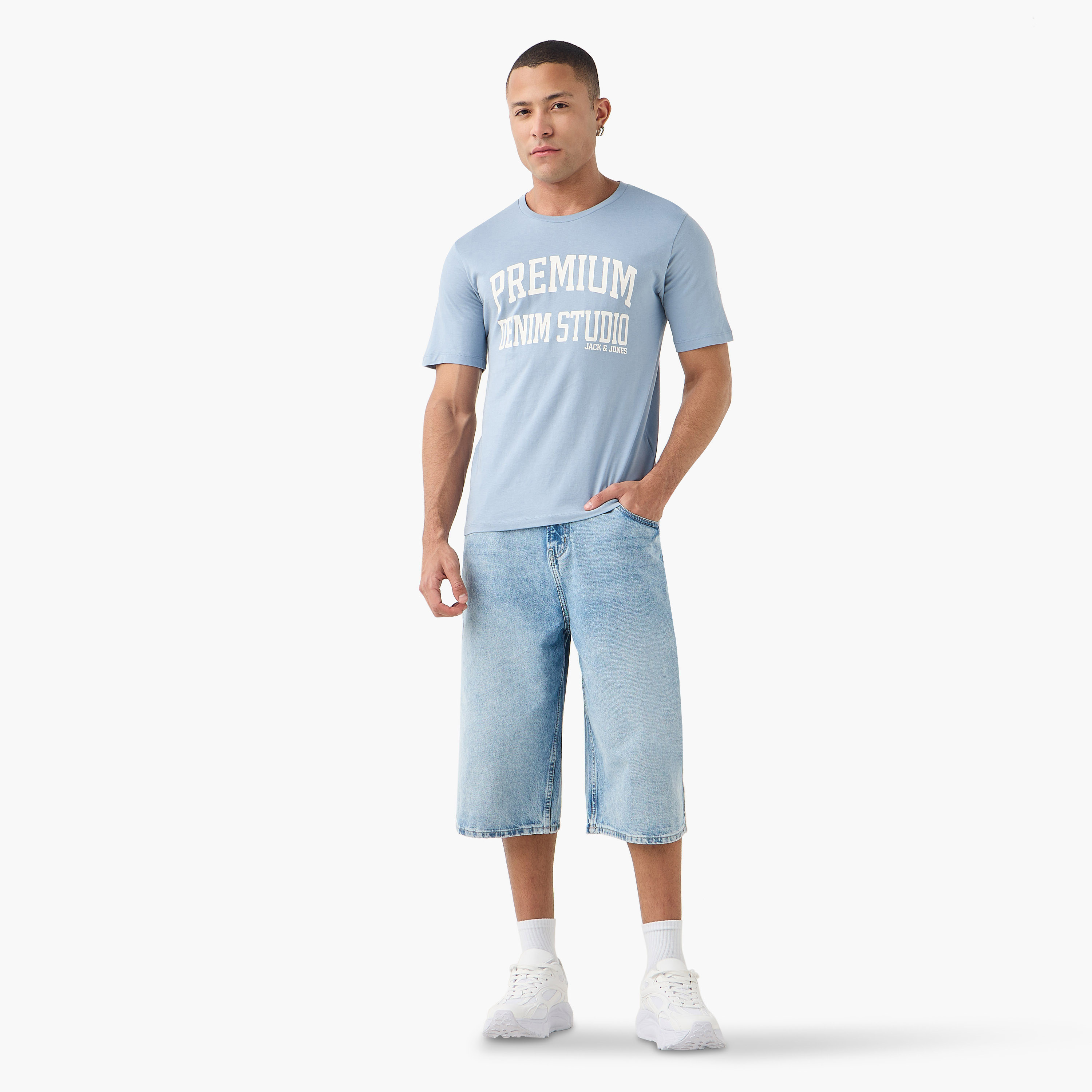 تي شيرت رجالي مطبوع برقبة دائرية وأكمام قصيرة من جاك اند جونز-men-clothing-tshirtsandpolos-tshirts-image-2